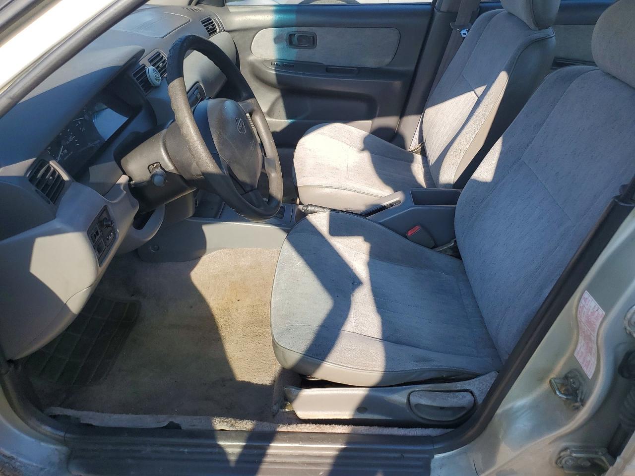 1997 Nissan Sentra Base Silver vin: 1N4AB41D3VC700677
