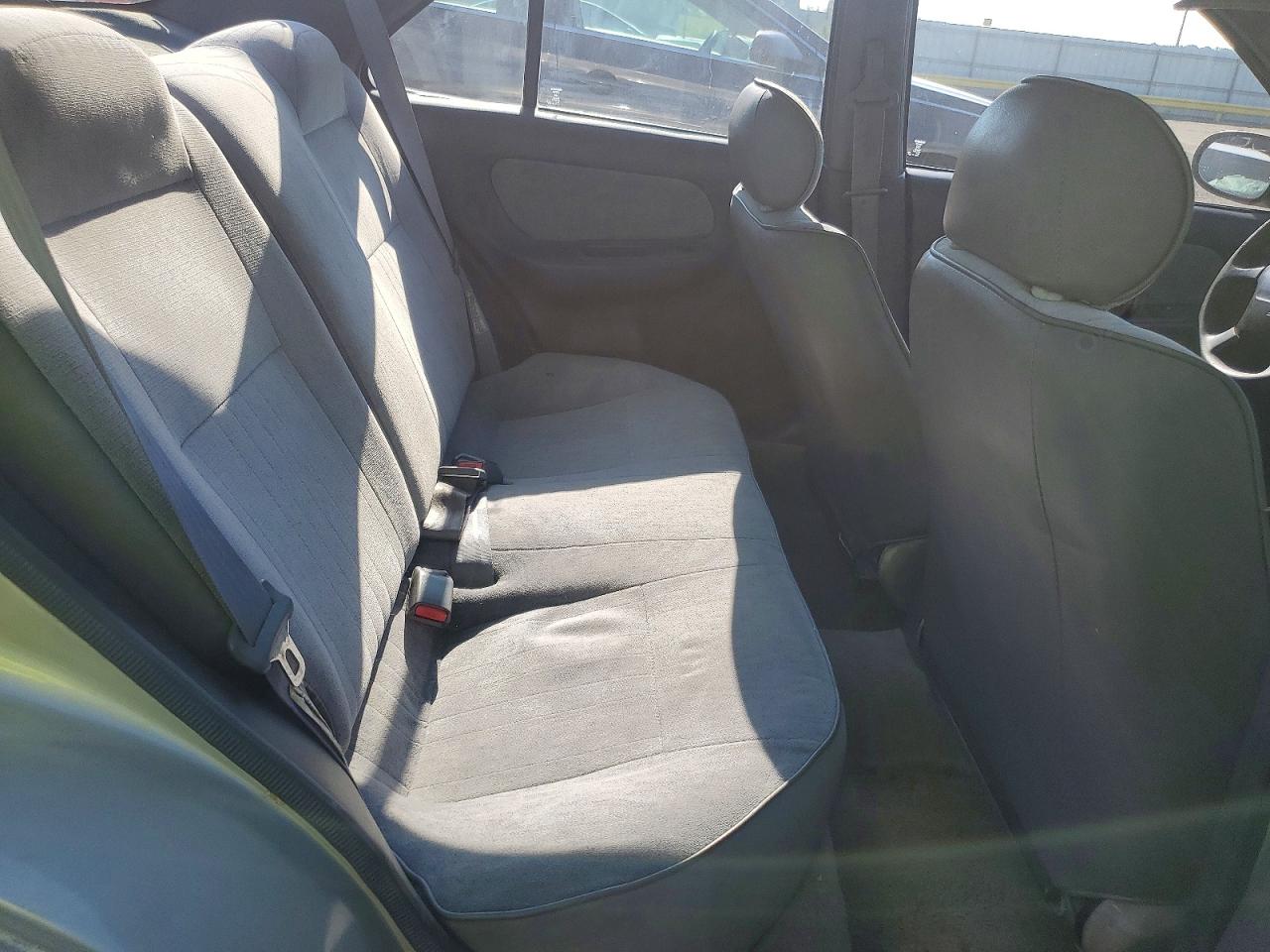 1997 Nissan Sentra Base Silver vin: 1N4AB41D3VC700677