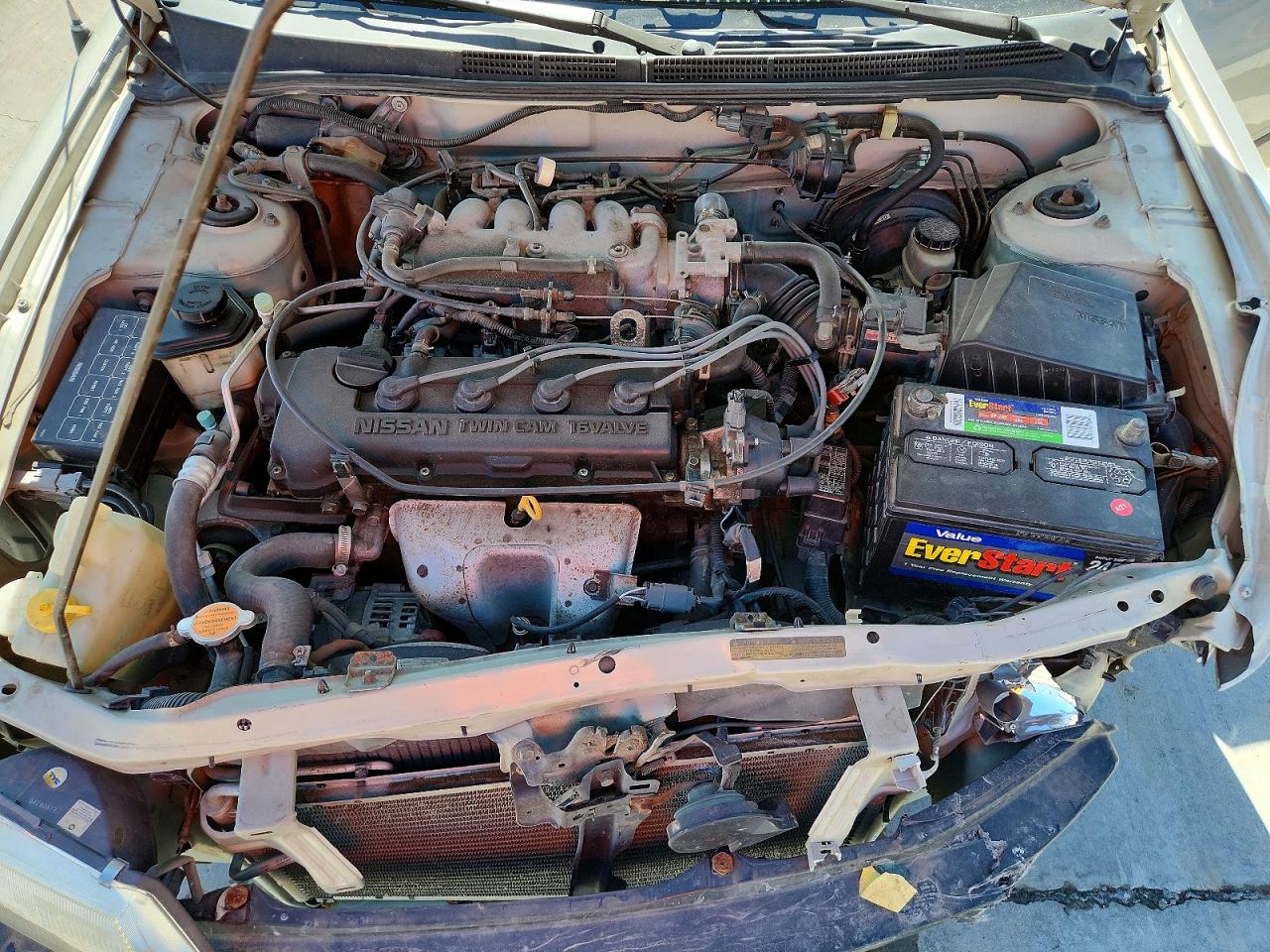 1997 Nissan Sentra Base Серебряный vin: 1N4AB41D3VC735588