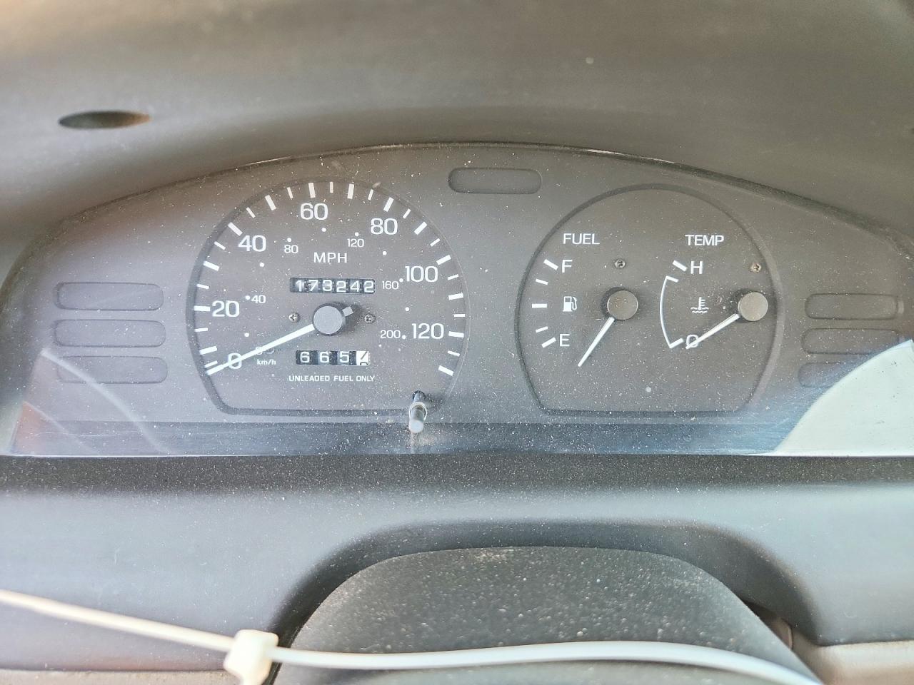 1997 Nissan Sentra Base Серебряный vin: 1N4AB41D3VC735588