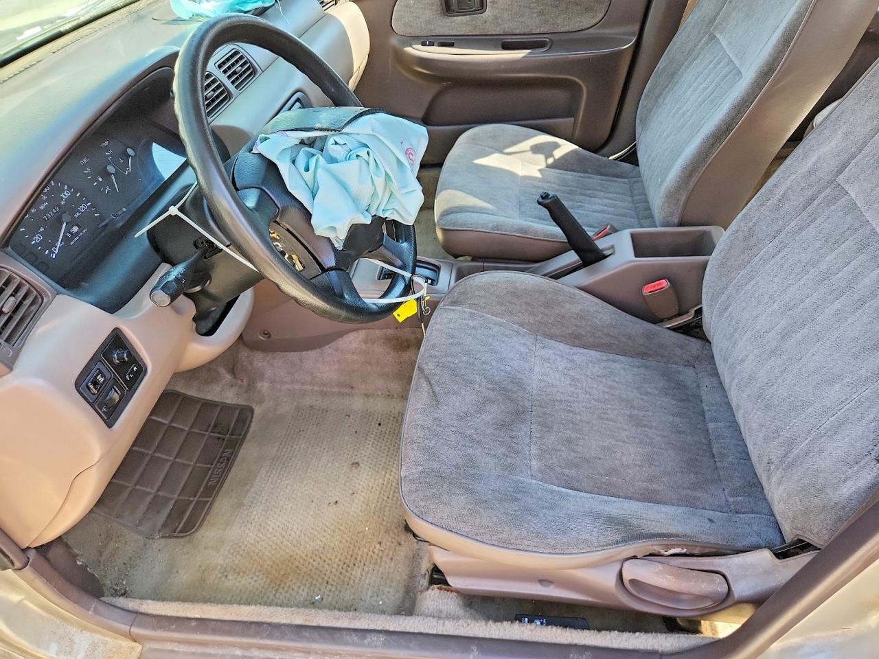 1997 Nissan Sentra Base Серебряный vin: 1N4AB41D3VC735588