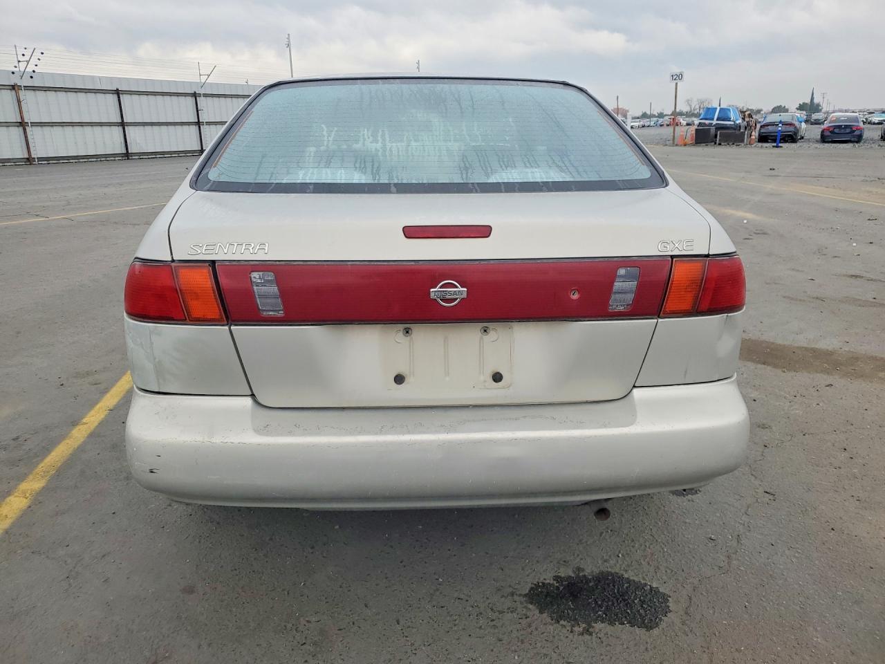 1997 Nissan Sentra Base Silver vin: 1N4AB41D3VC746221