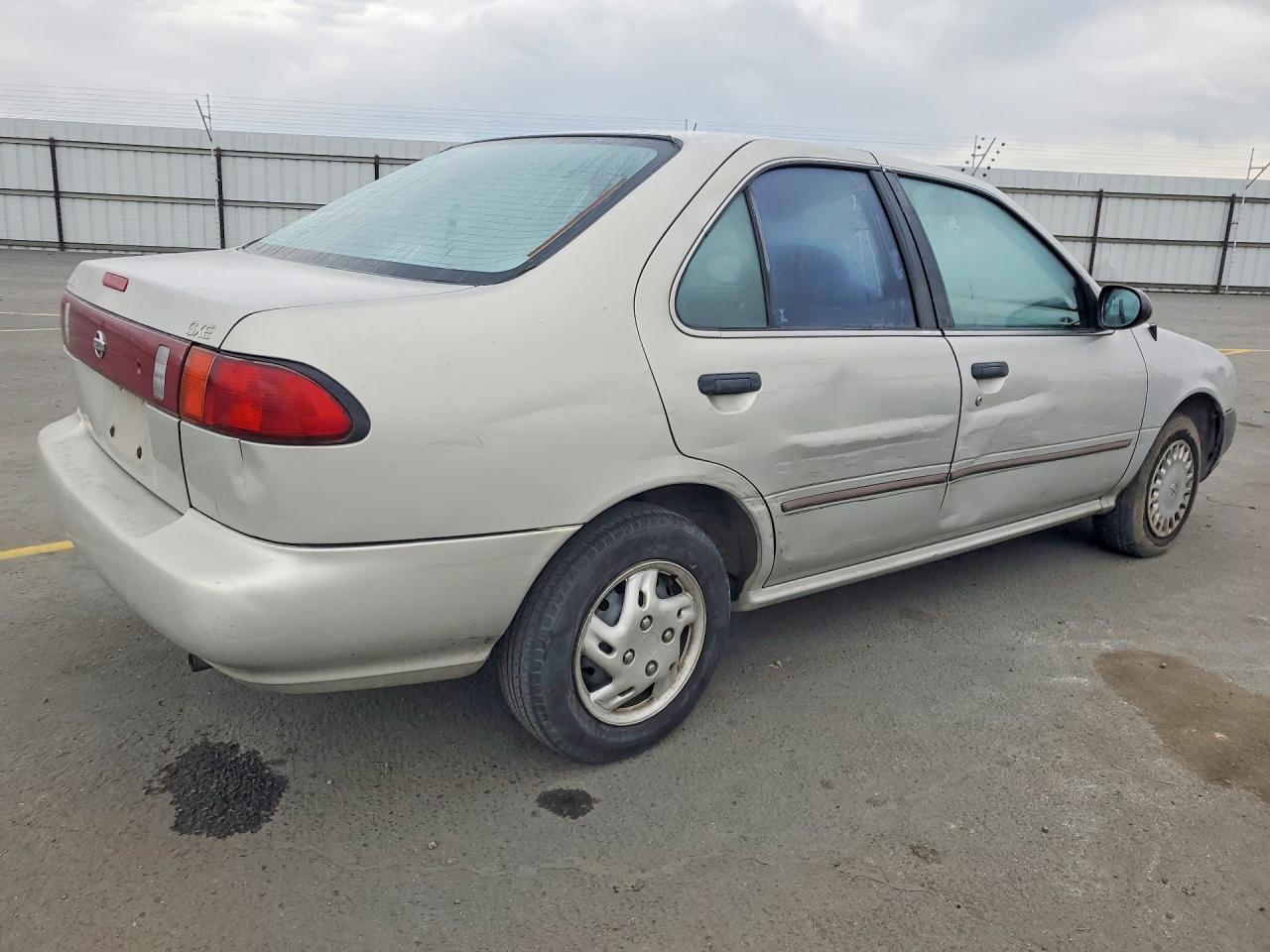 1997 Nissan Sentra Base Silver vin: 1N4AB41D3VC746221