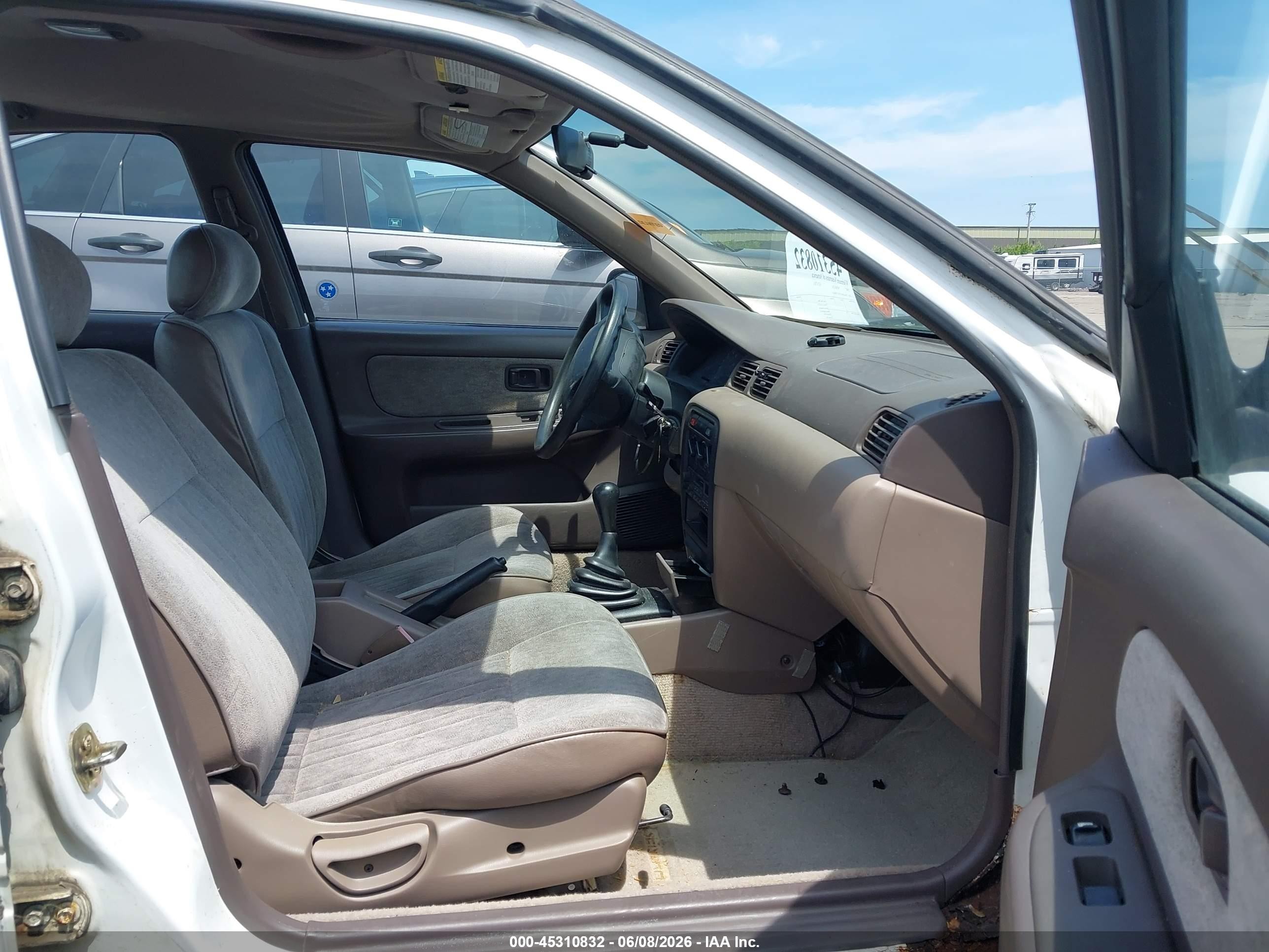 1997 Nissan Sentra   White vin: 1N4AB41D3VC789649