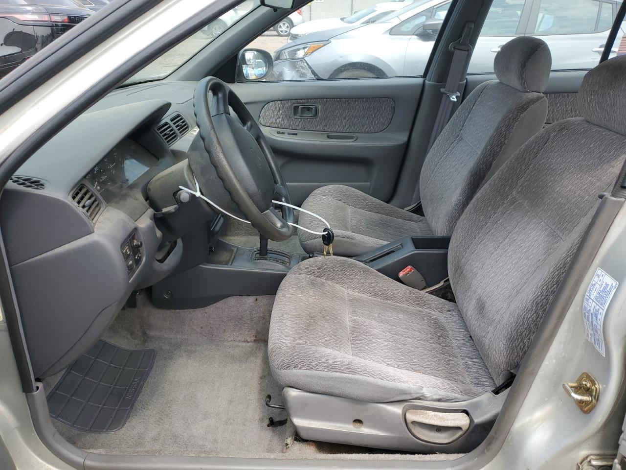1998 Nissan Sentra E Серебряный vin: 1N4AB41D5WC729230