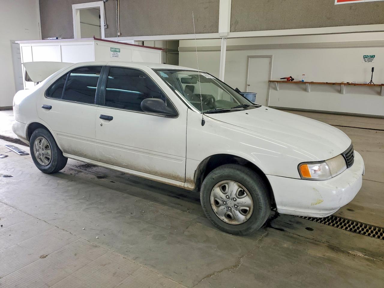 1995 Niss Sentra White vin: 1N4AB41D6SC750971