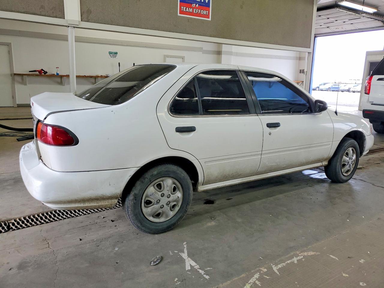 1995 Niss Sentra White vin: 1N4AB41D6SC750971