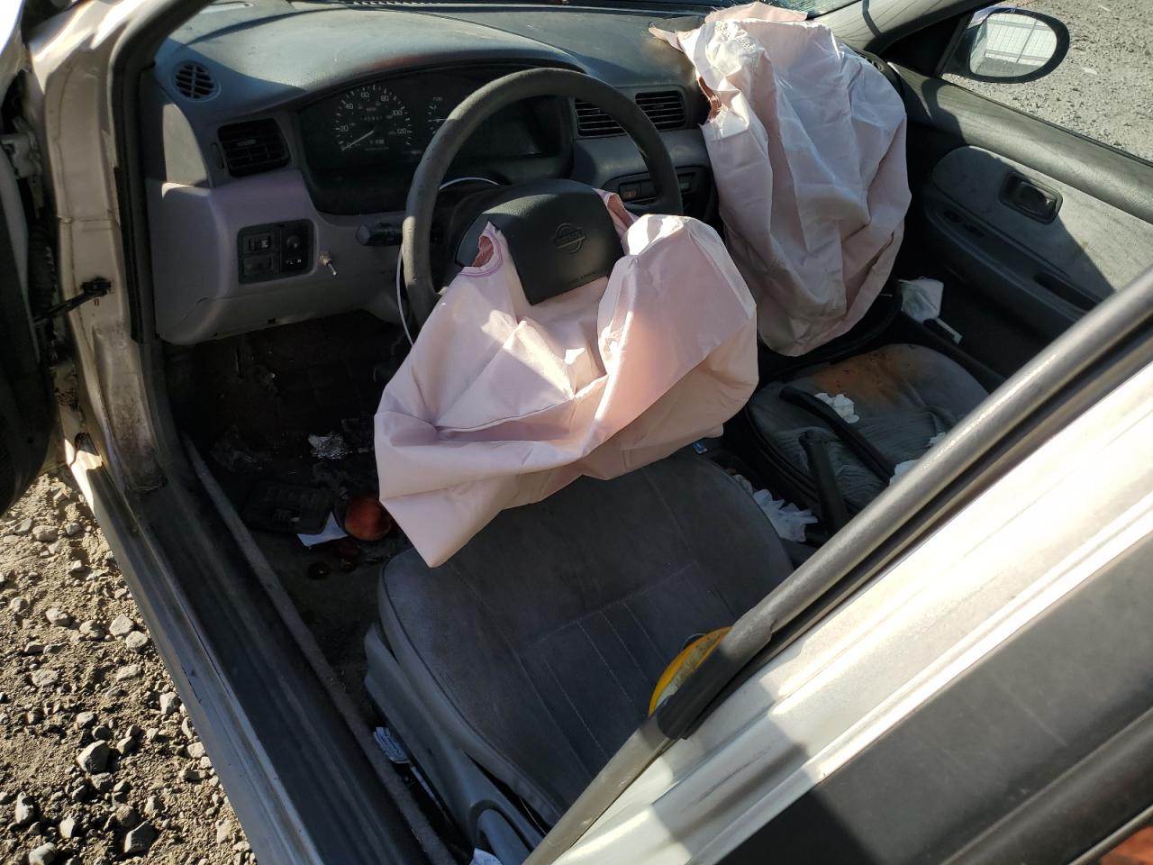 1995 Nissan Sentra Base Silver vin: 1N4AB41D7SC740739