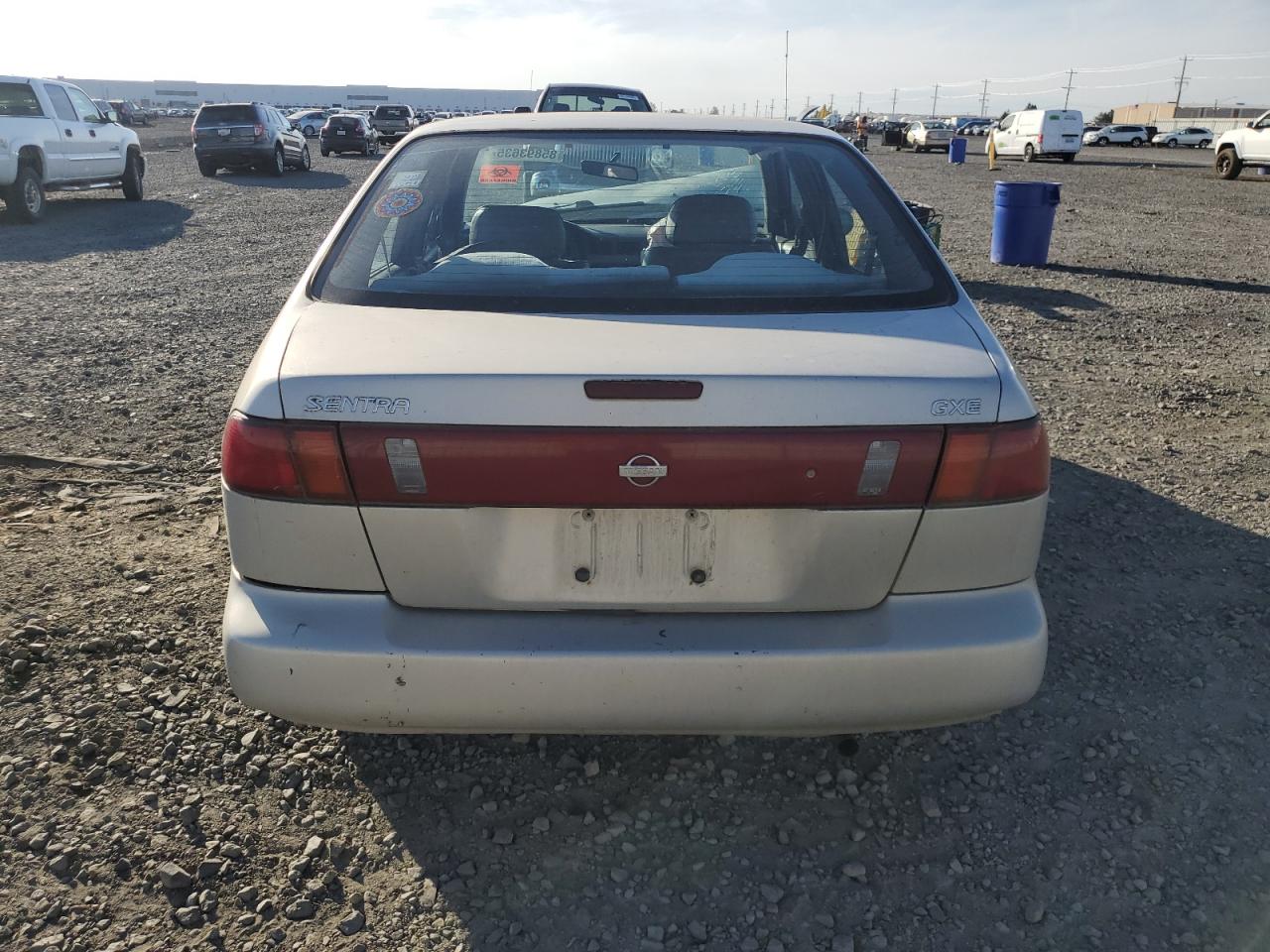 1995 Nissan Sentra Base Silver vin: 1N4AB41D7SC740739