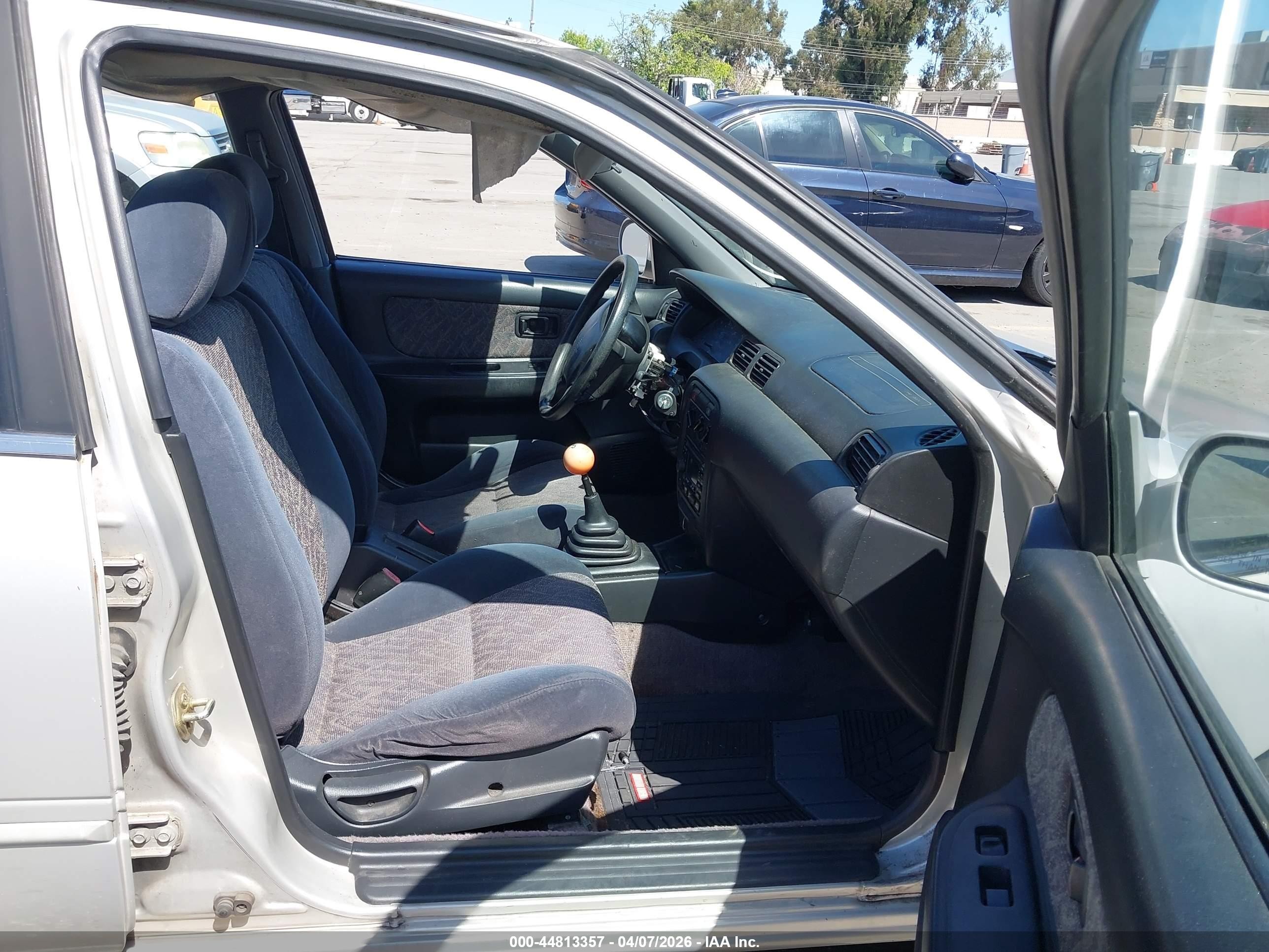 1999 Nissan Sentra Gxe/xe Silver vin: 1N4AB41D8XC726615