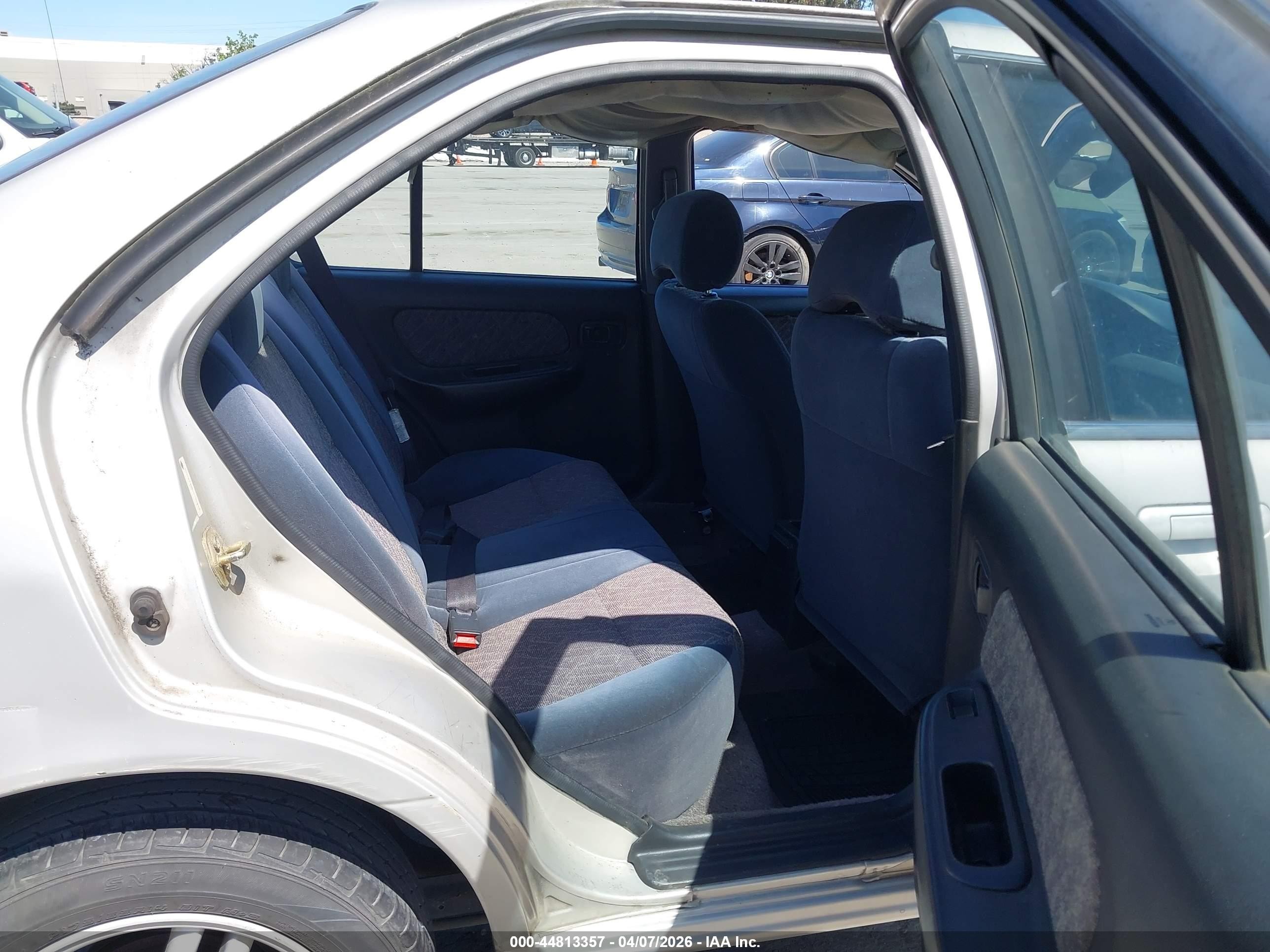 1999 Nissan Sentra Gxe/xe Silver vin: 1N4AB41D8XC726615
