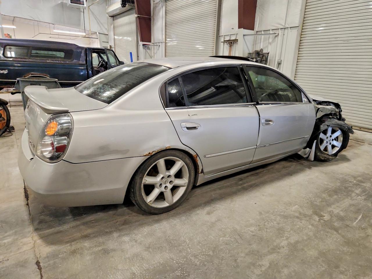 2003 Nissan Altima 2.5 Silver vin: 1N4AL11D03C248972