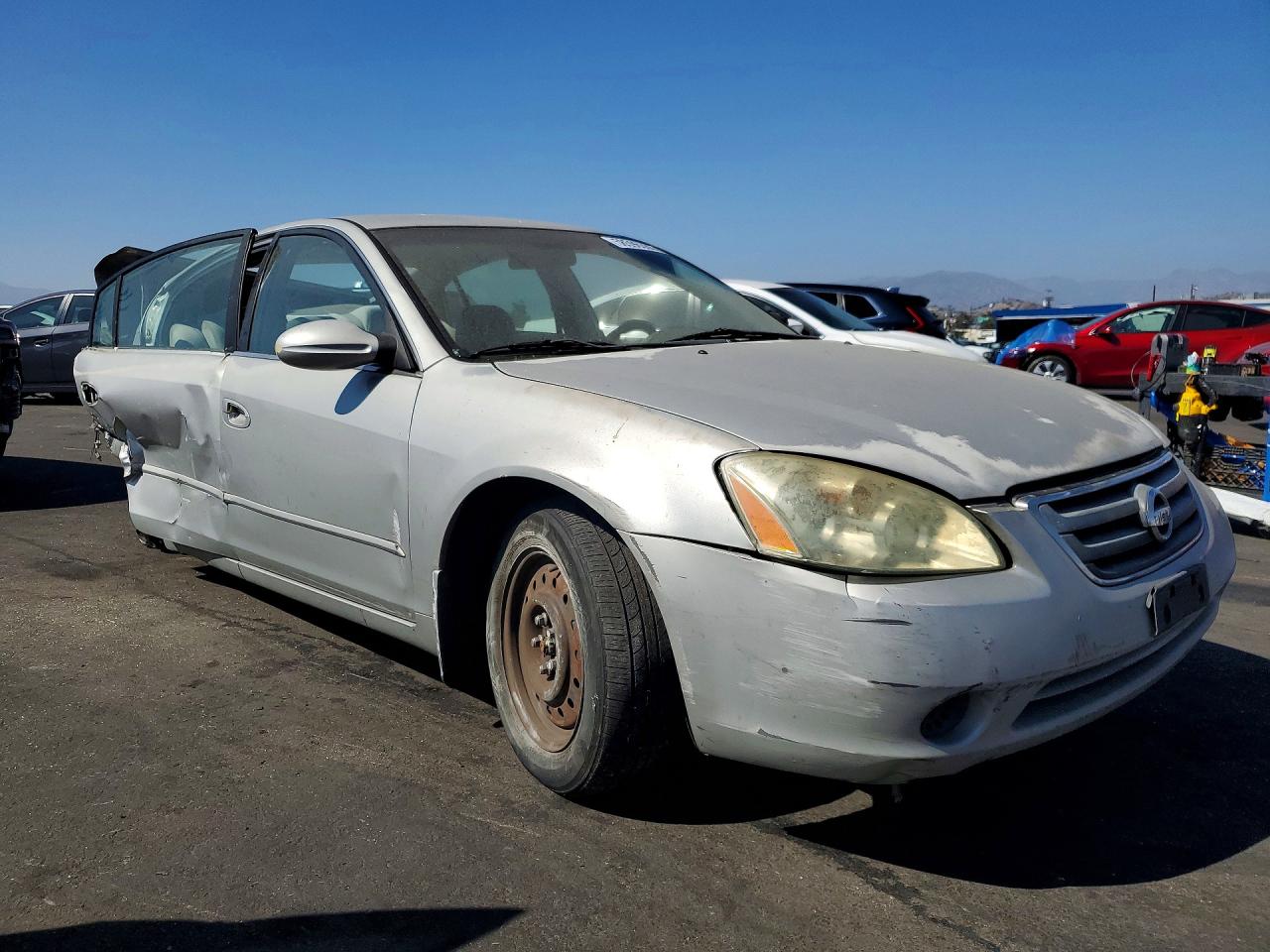 2004 Nissan Altima 2.5 Silver vin: 1N4AL11D04C133516