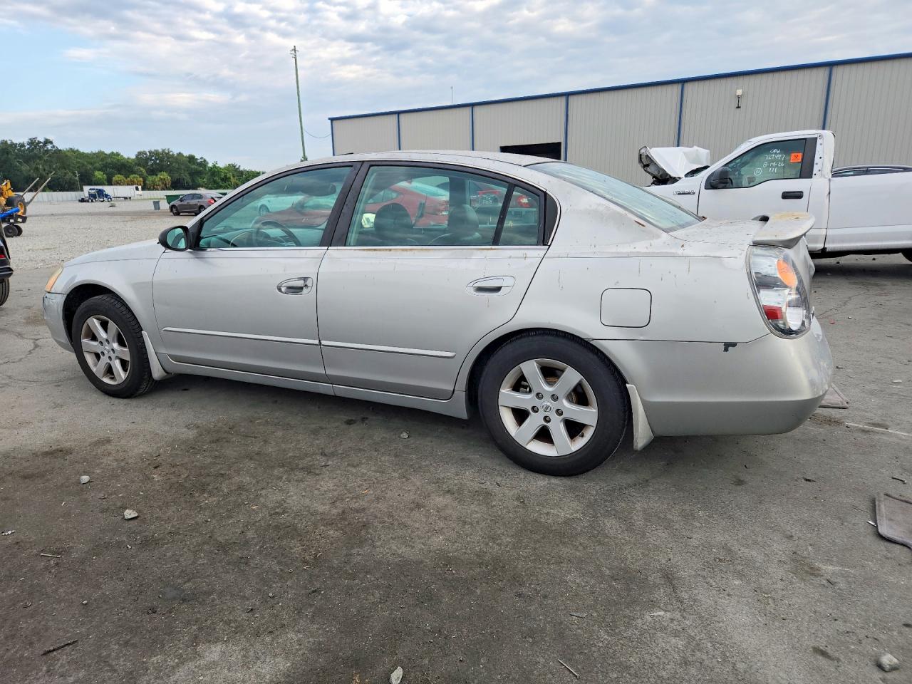2004 Nissan Altima 2.5 Silver vin: 1N4AL11D04C145357