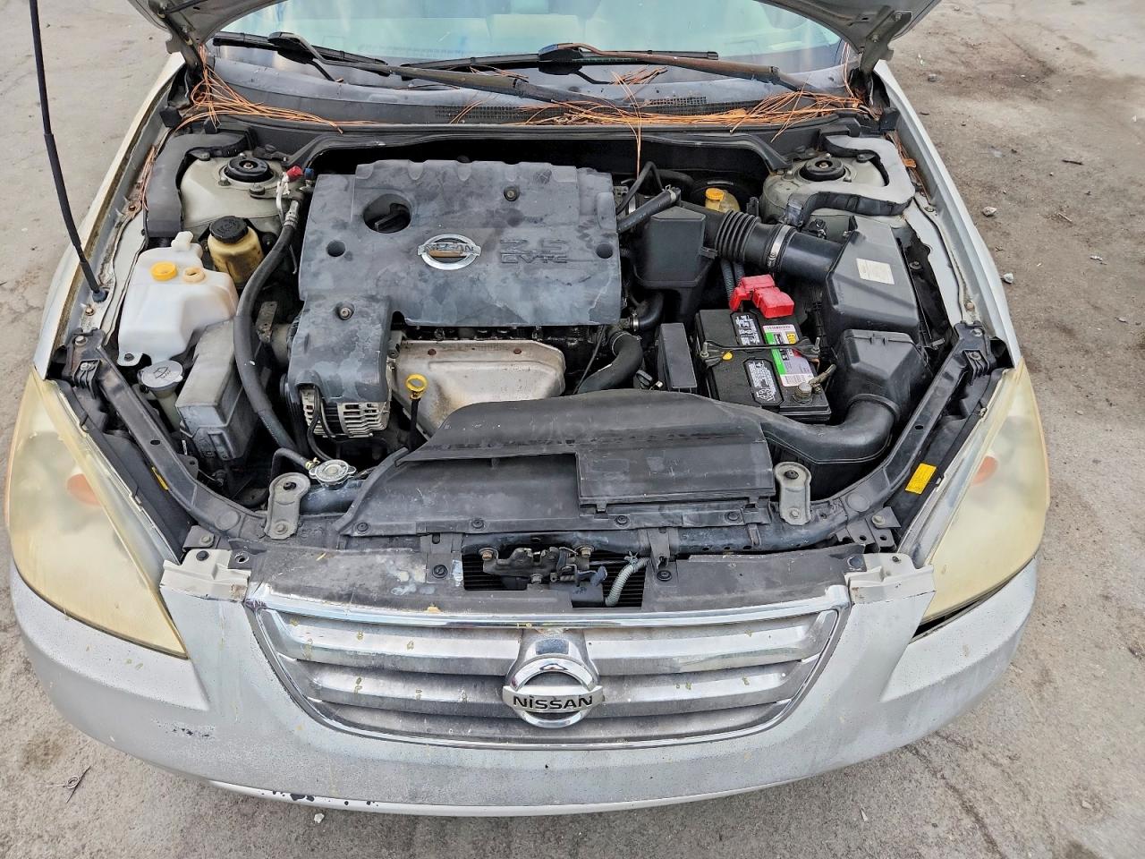 2004 Nissan Altima 2.5 Silver vin: 1N4AL11D04C145357