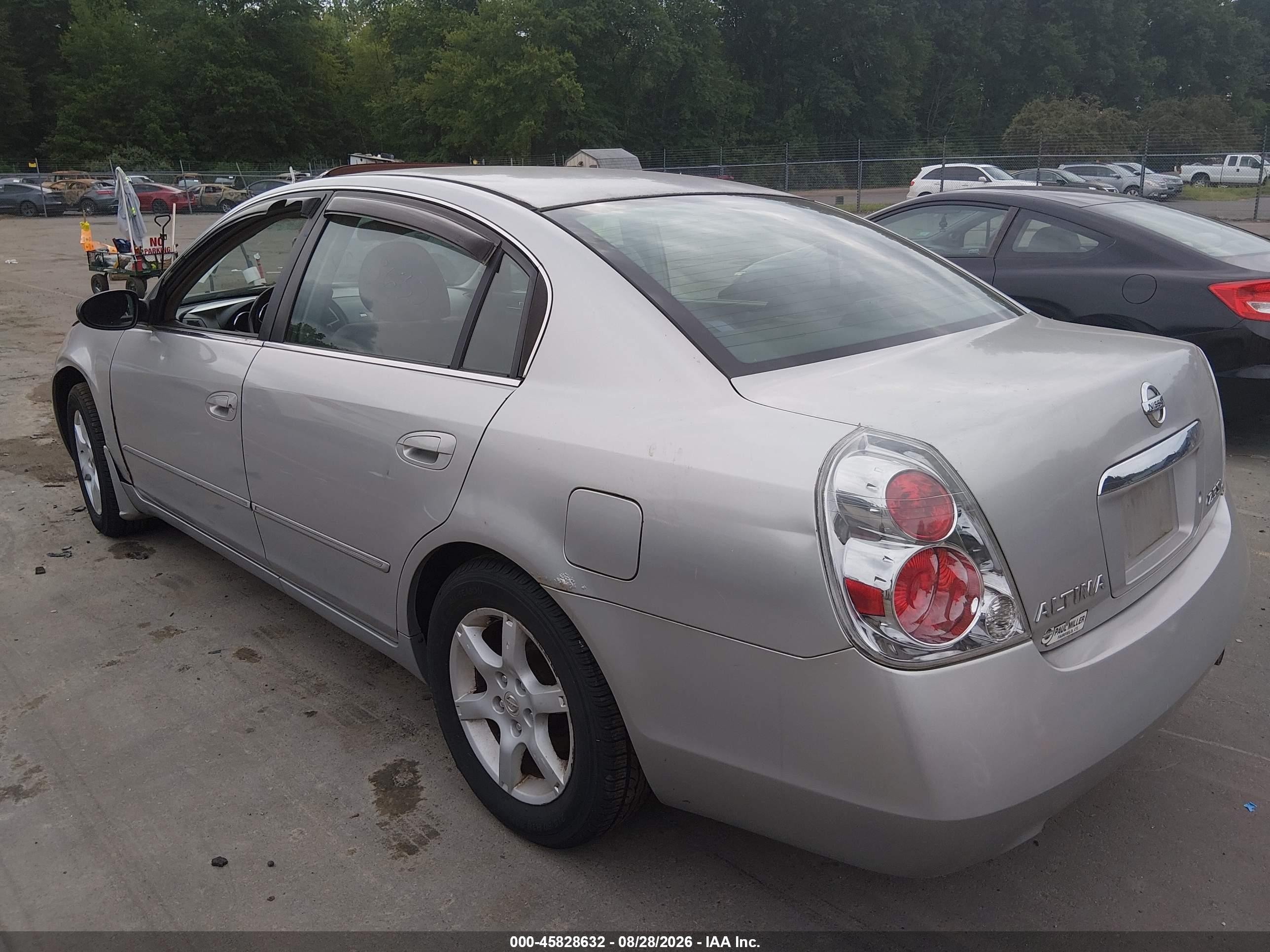2005 Nissan Altima 2.5 S Серый vin: 1N4AL11D05C339937