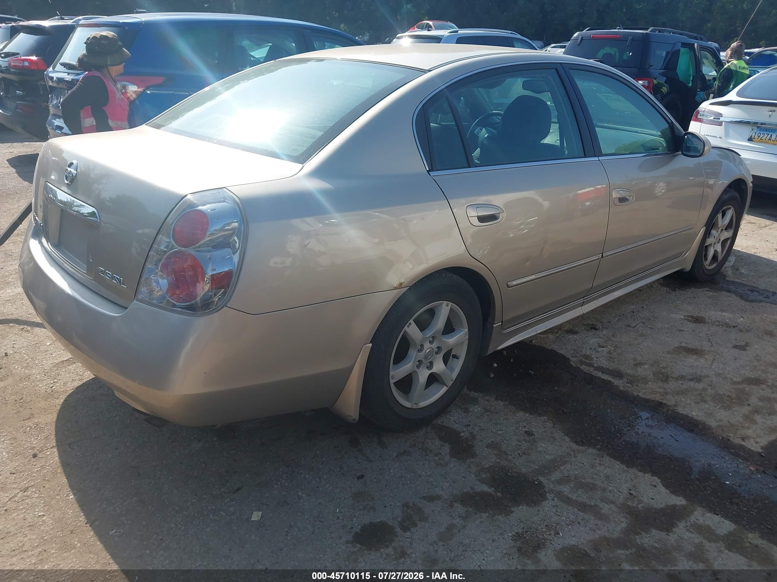 2005 Nissan Altima 2.5 S Silver vin: 1N4AL11D05N479068