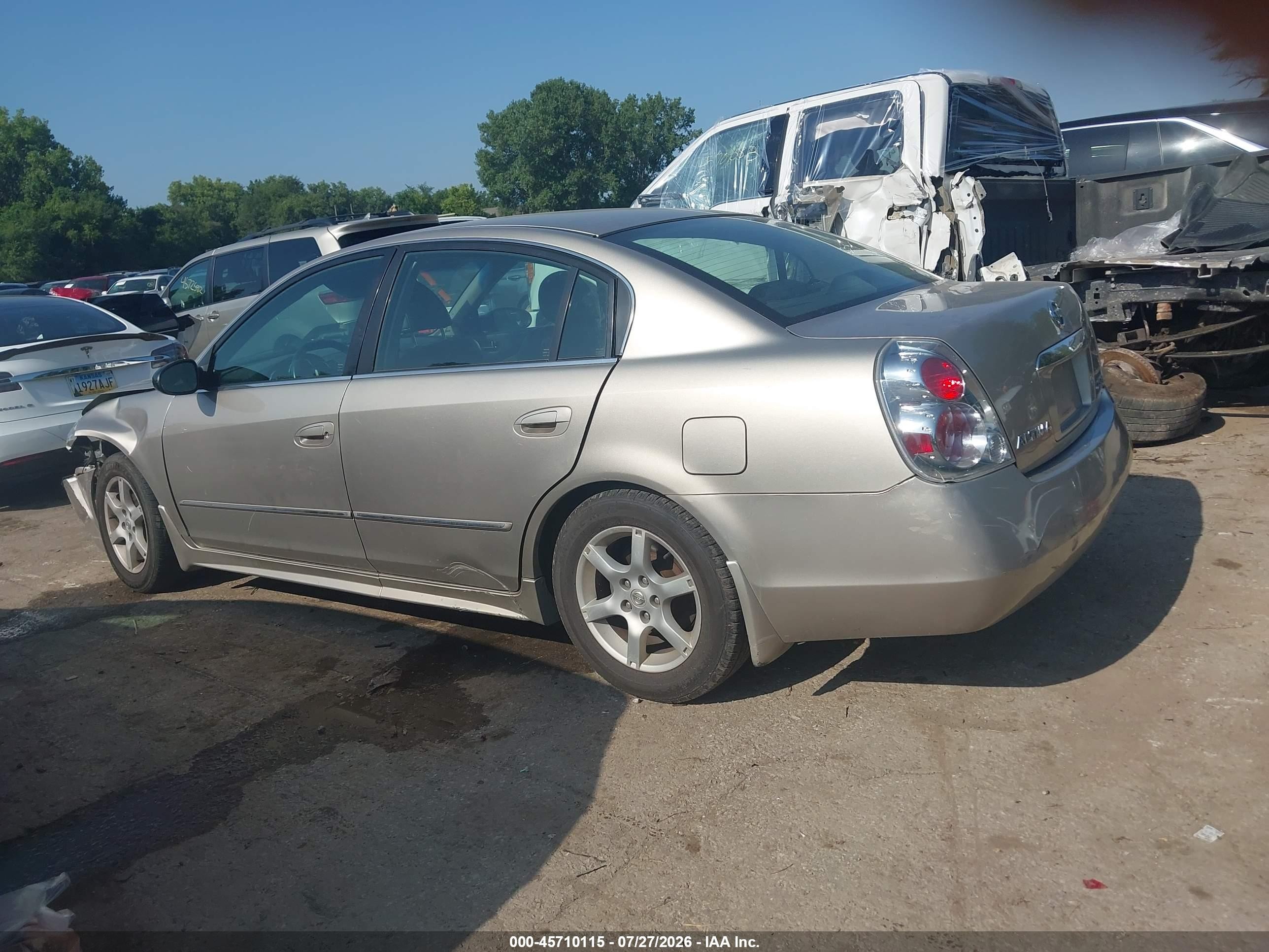 2005 Nissan Altima 2.5 S Silver vin: 1N4AL11D05N479068