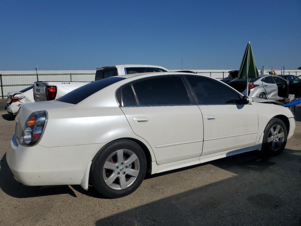 2003 Nissan Altima Base Белый vin: 1N4AL11D13C210070