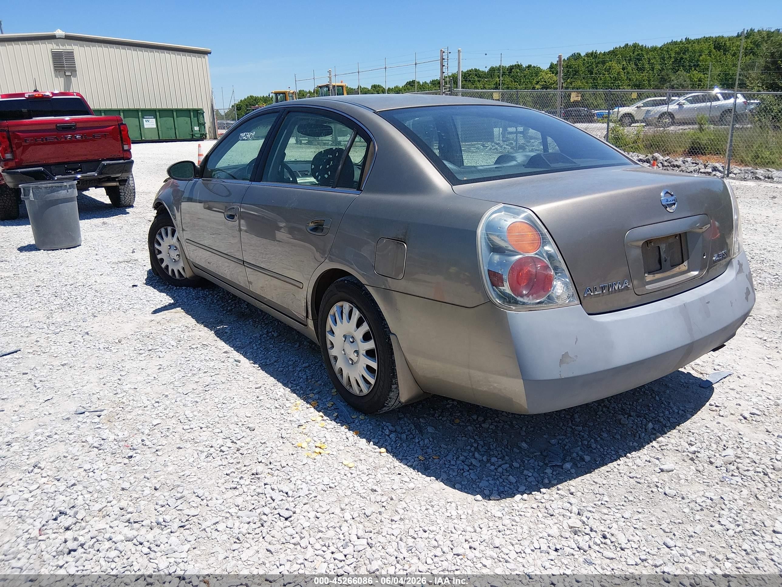 2003 Nissan Altima 2.5 S Gold vin: 1N4AL11D13C223028