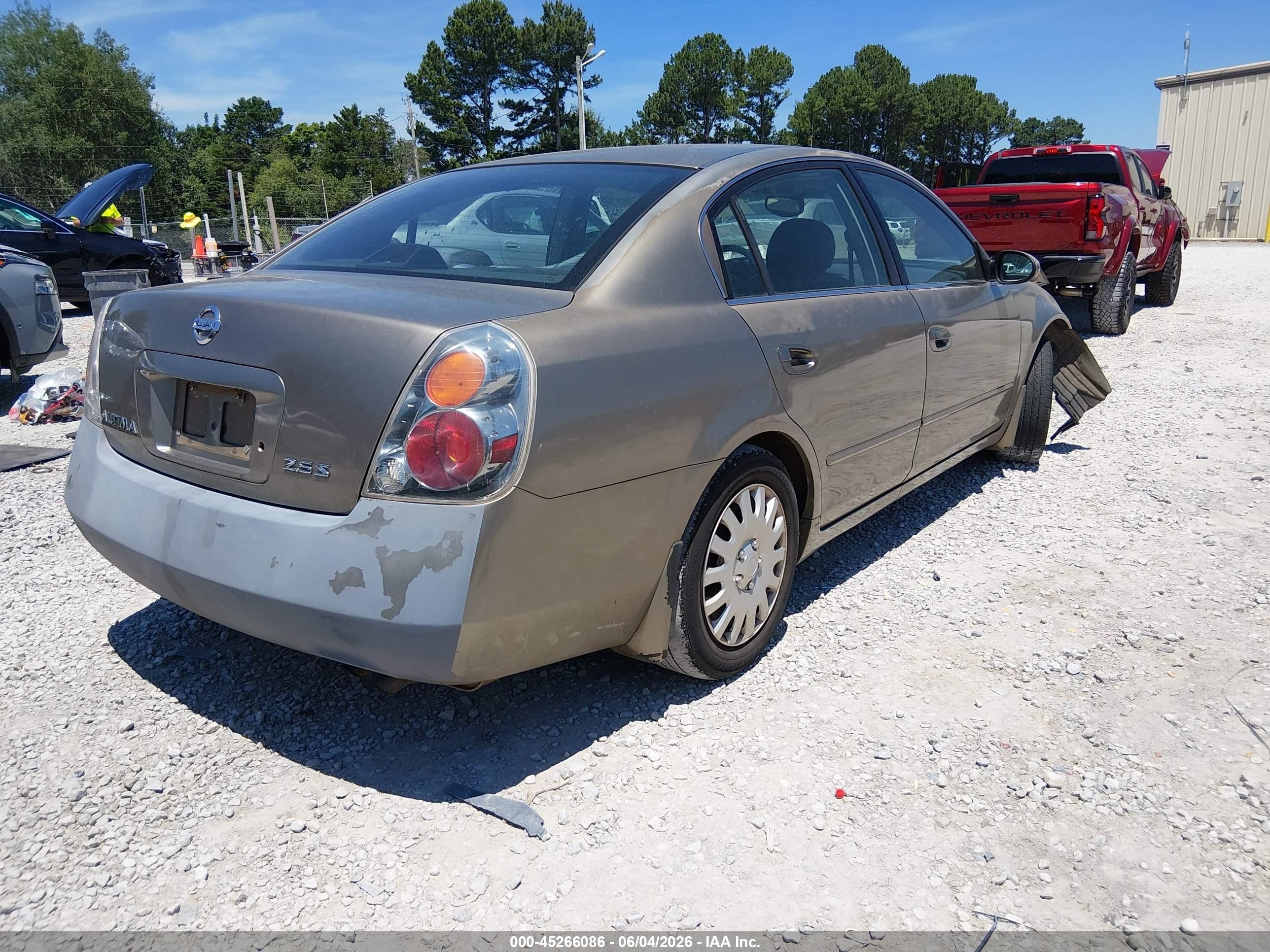 2003 Nissan Altima 2.5 S Gold vin: 1N4AL11D13C223028