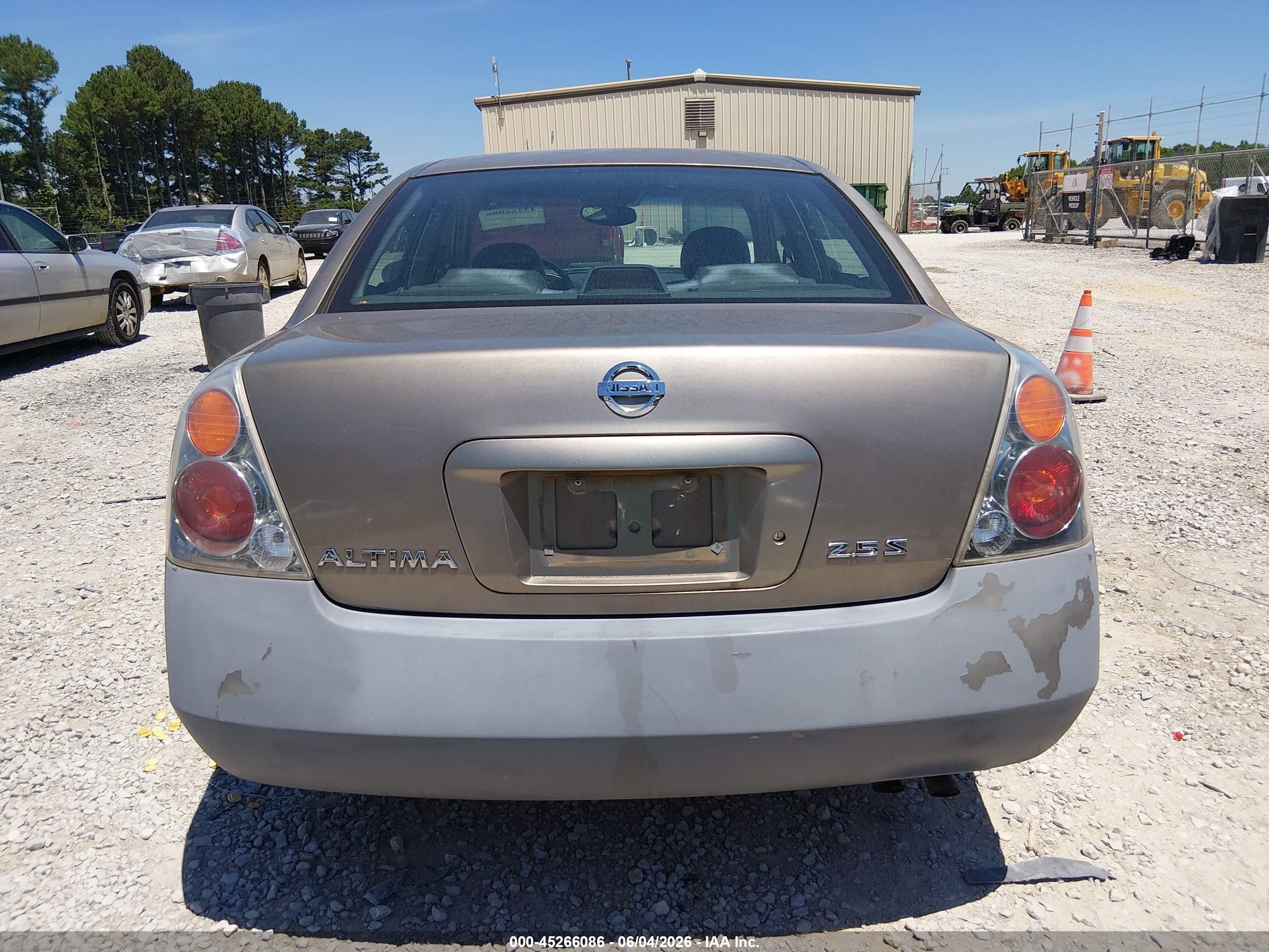 2003 Nissan Altima 2.5 S Gold vin: 1N4AL11D13C223028