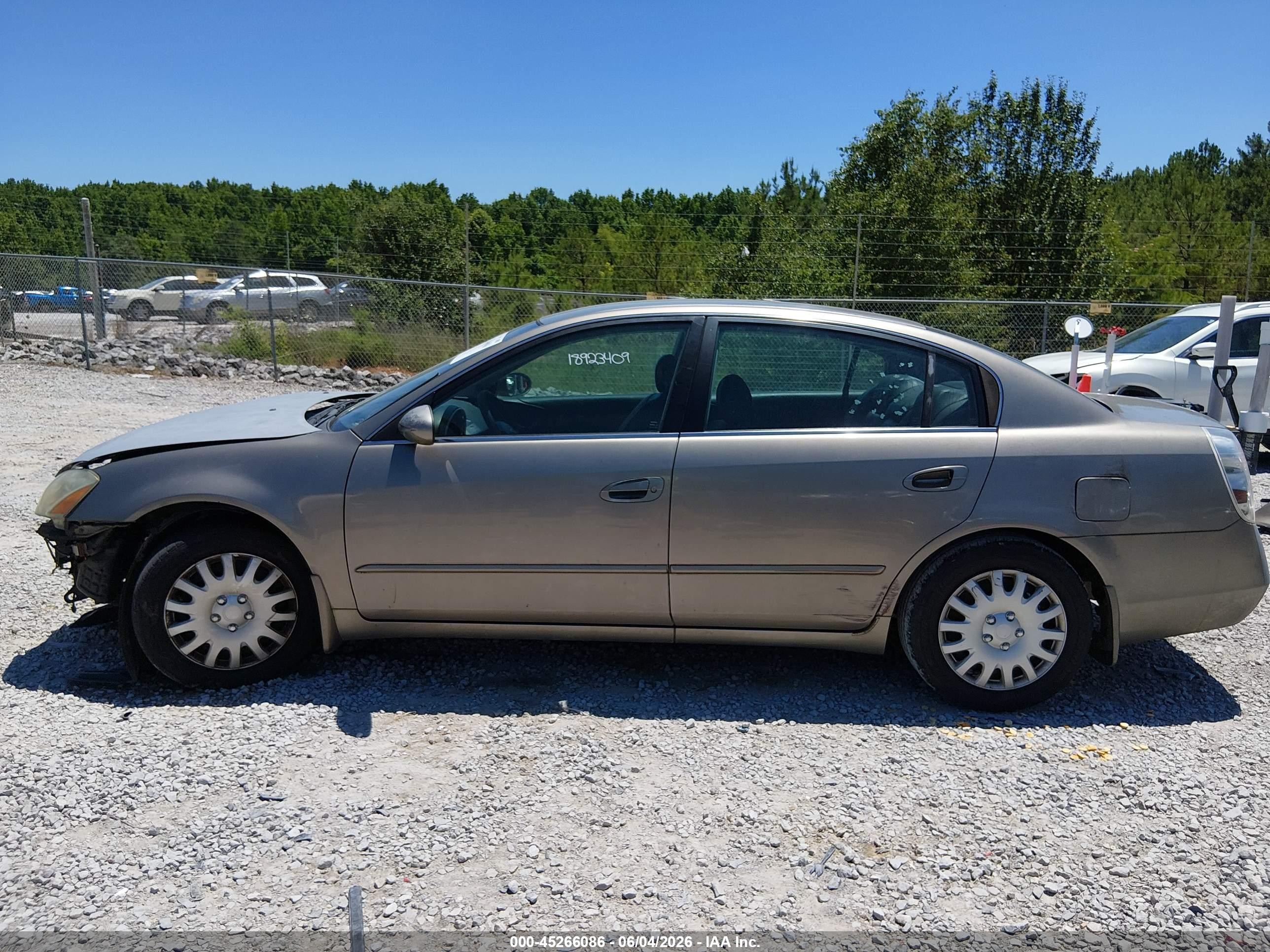 2003 Nissan Altima 2.5 S Gold vin: 1N4AL11D13C223028