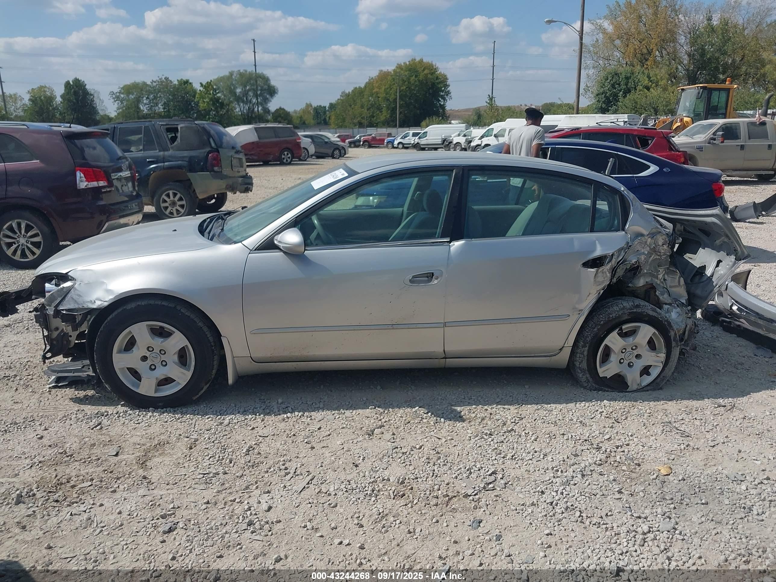 2003 Nissan Altima 2.5 S Silver vin: 1N4AL11D13C271810