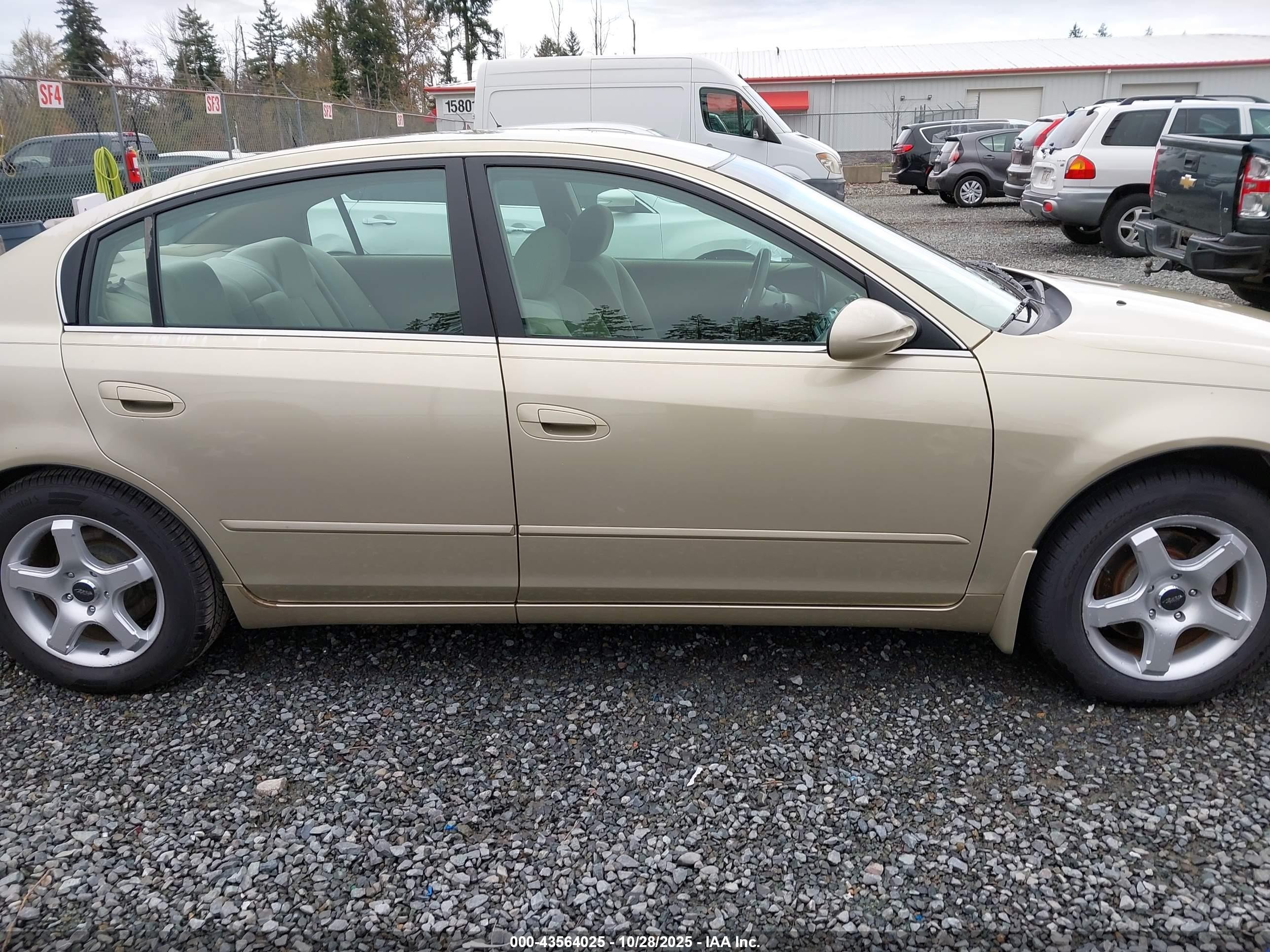 2003 Nissan Altima 2.5 S Gold vin: 1N4AL11D13C306085