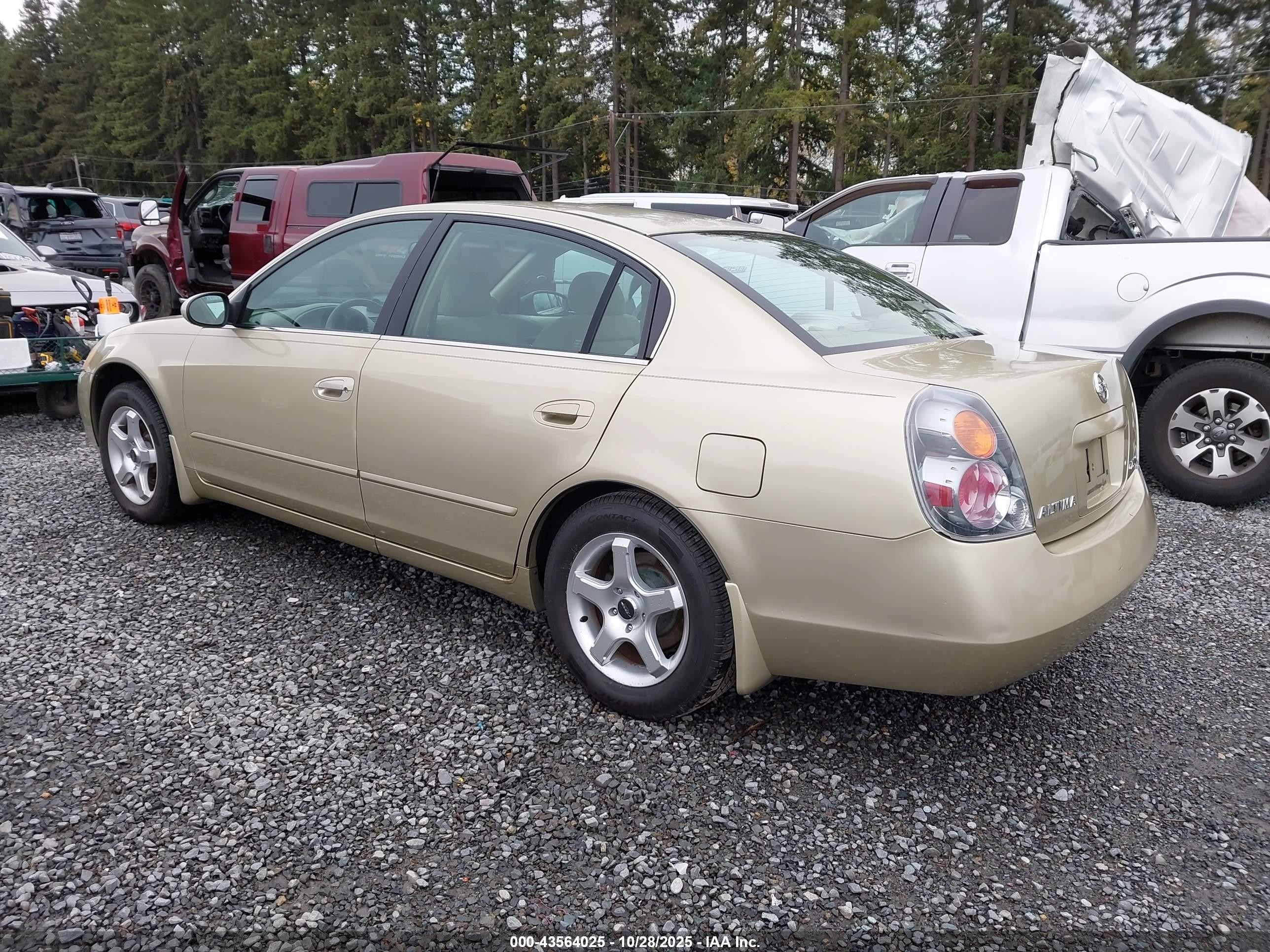 2003 Nissan Altima 2.5 S Gold vin: 1N4AL11D13C306085