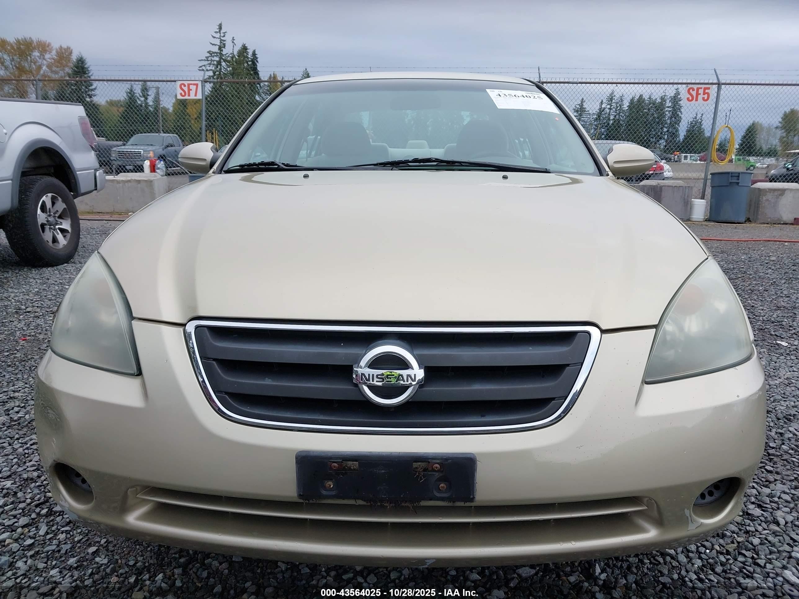 2003 Nissan Altima 2.5 S Gold vin: 1N4AL11D13C306085