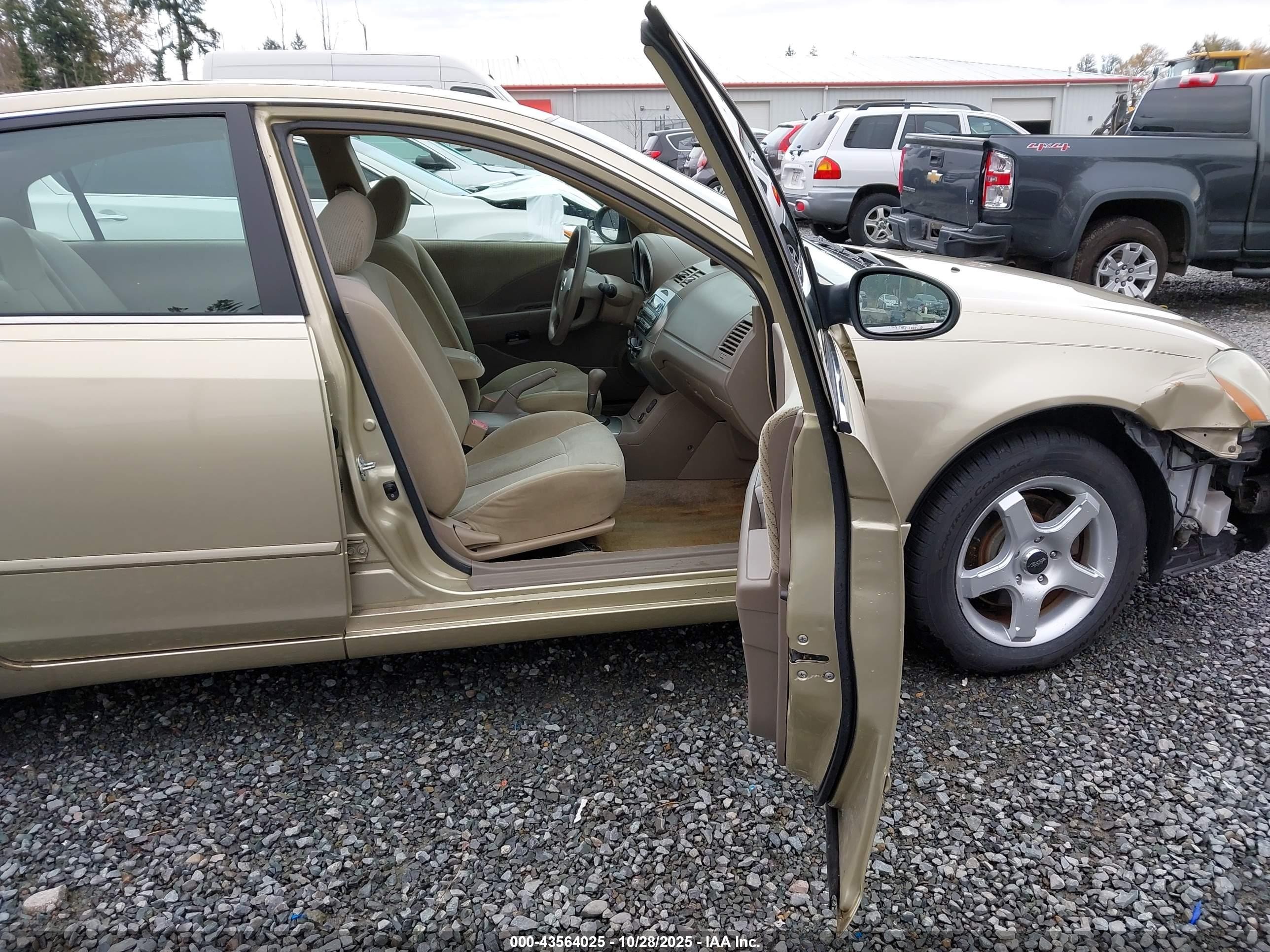 2003 Nissan Altima 2.5 S Gold vin: 1N4AL11D13C306085