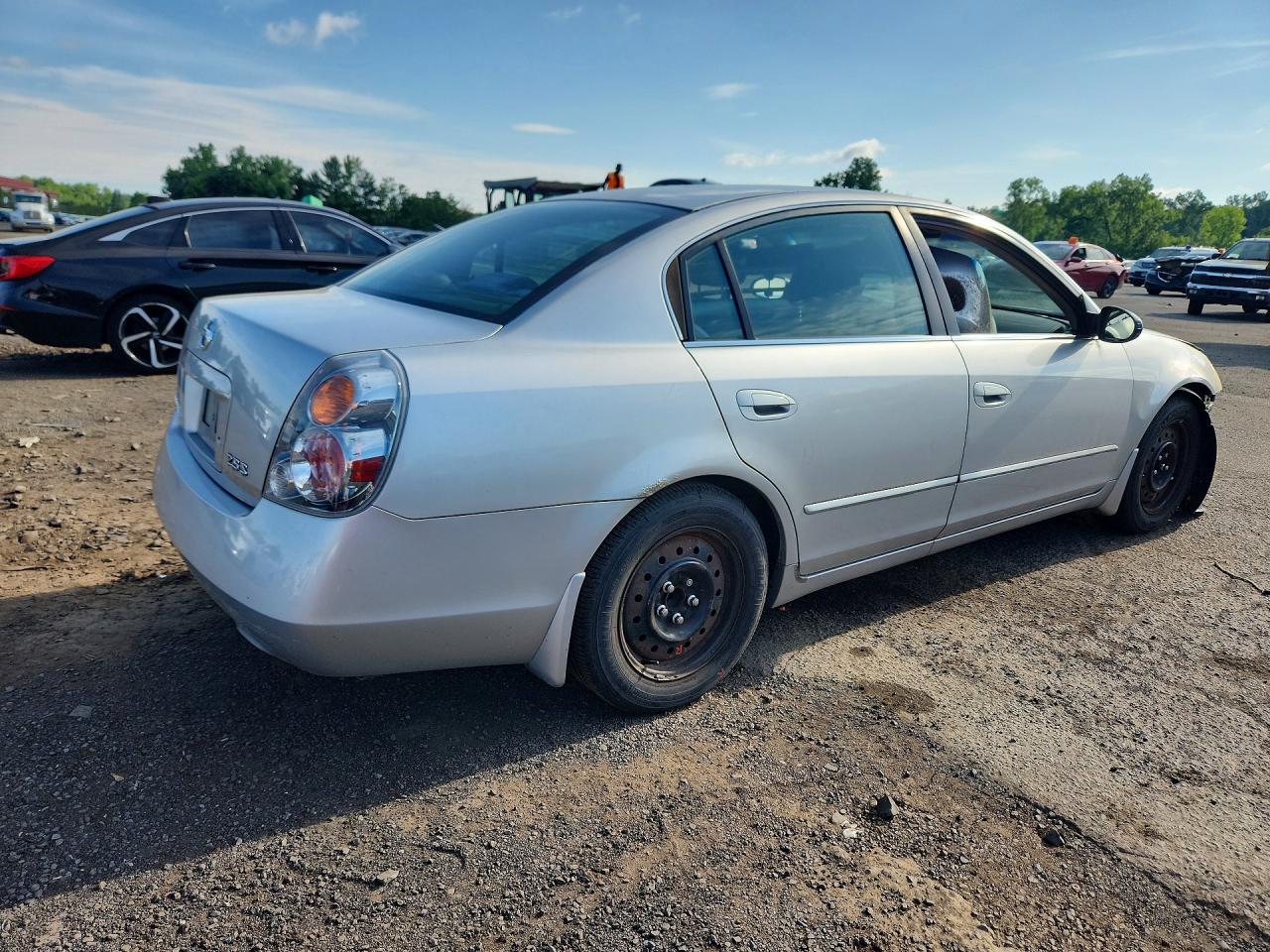 2003 Nissan Altima 2.5 Silver vin: 1N4AL11D23C101908