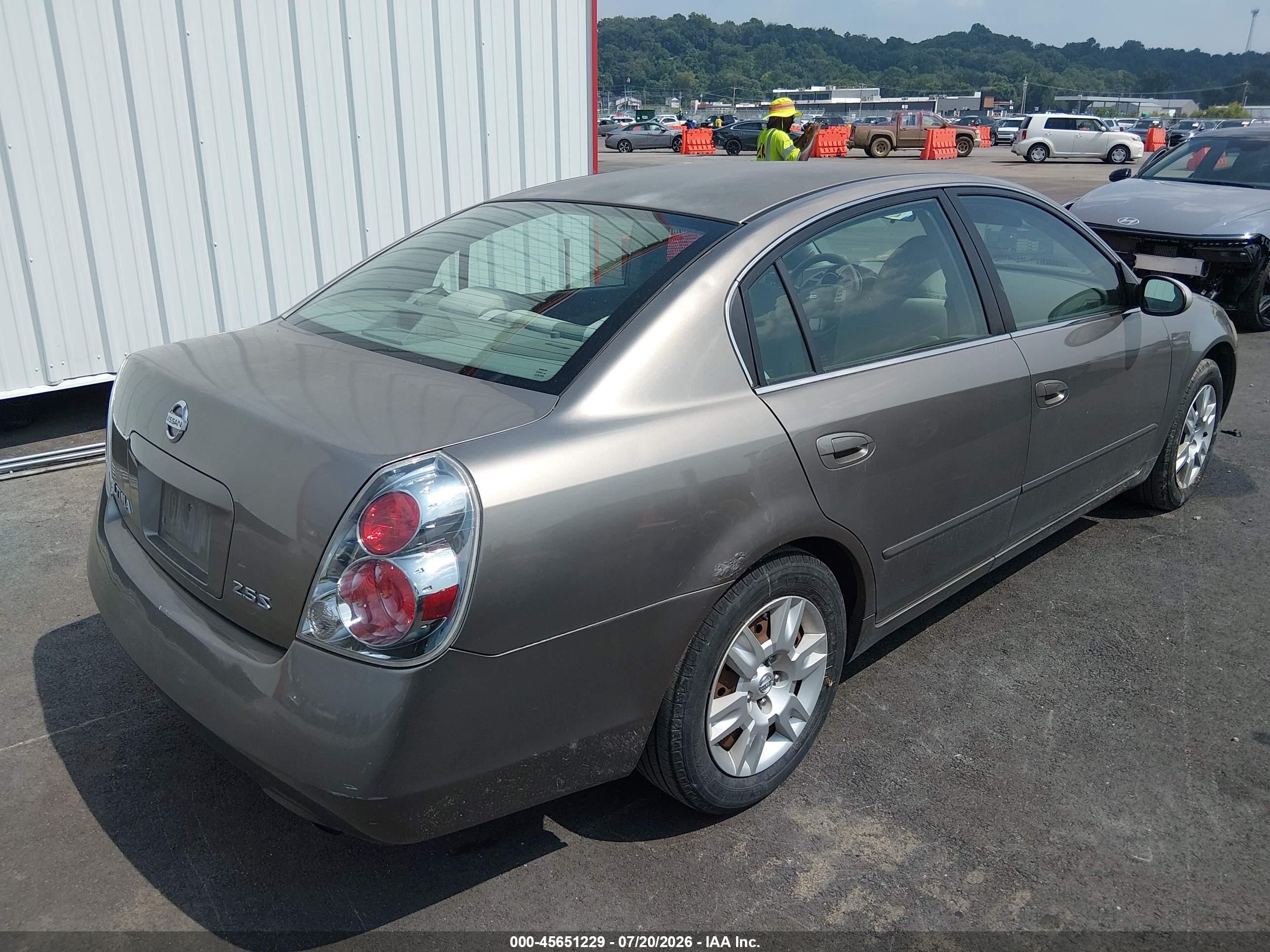2005 Nissan Altima 2.5 S Champagne vin: 1N4AL11D25C271186