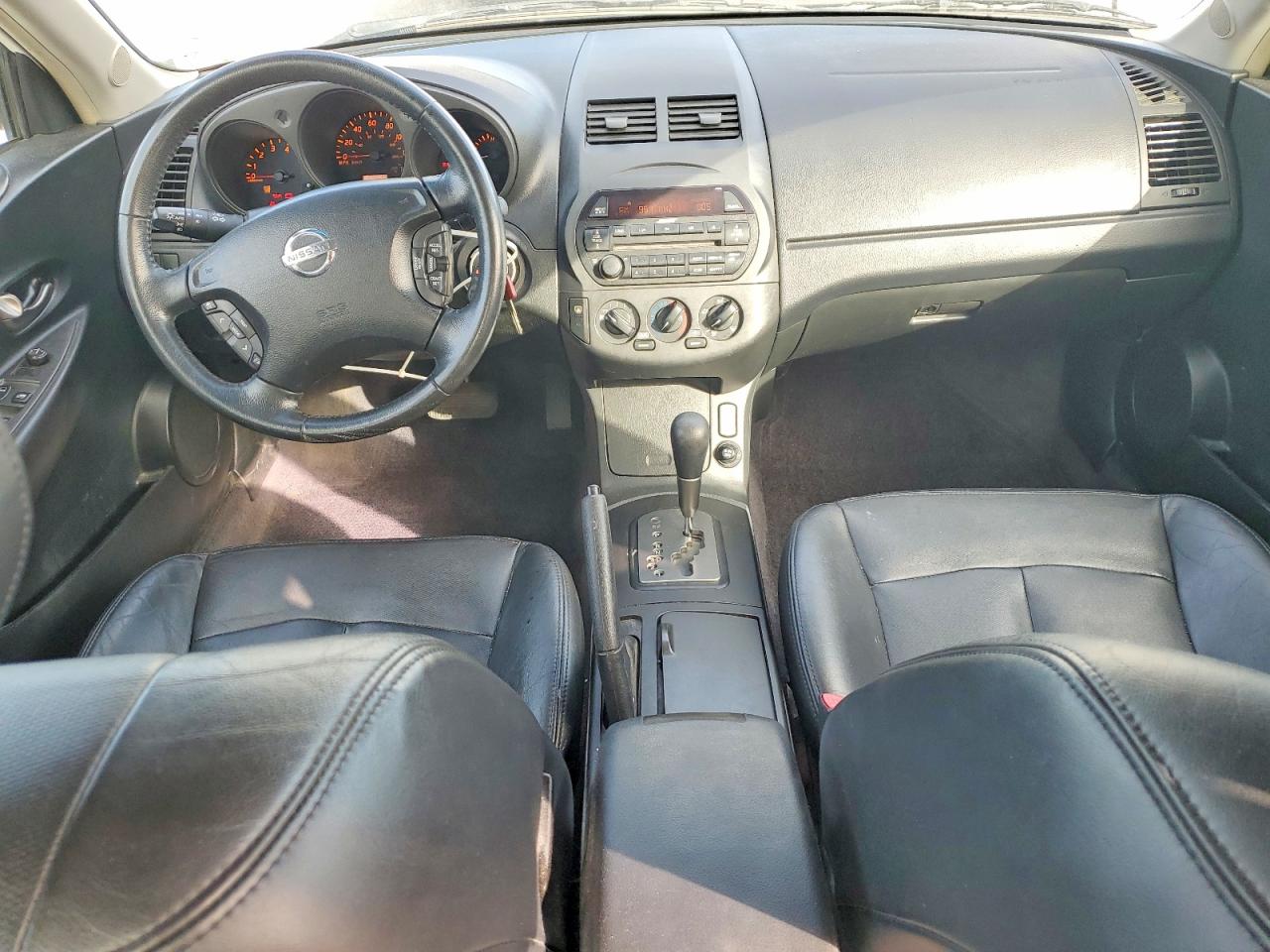 2002 Nissan Altima 2.5 White vin: 1N4AL11D32C147133