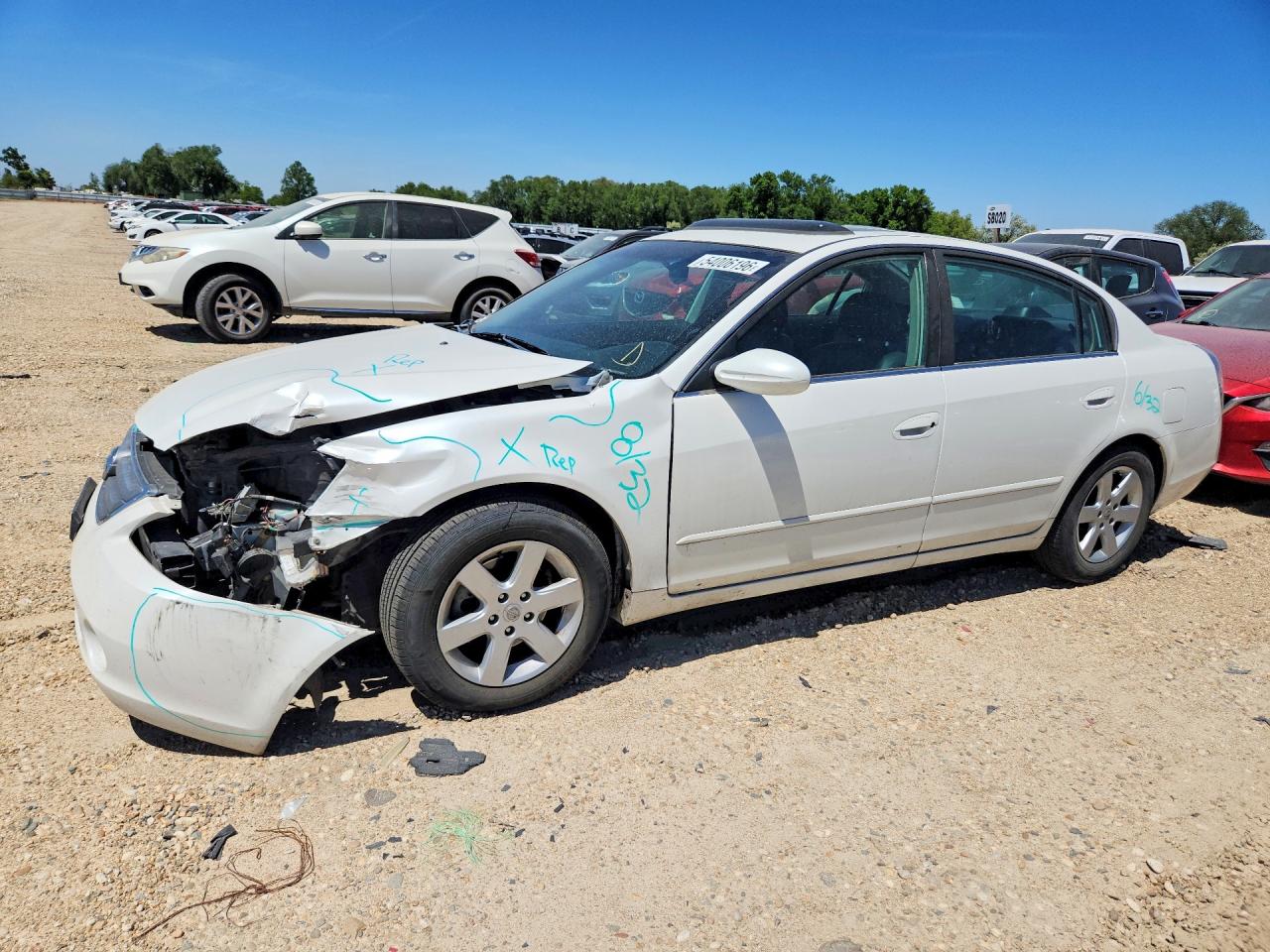 2002 Nissan Altima 2.5 White vin: 1N4AL11D32C147133