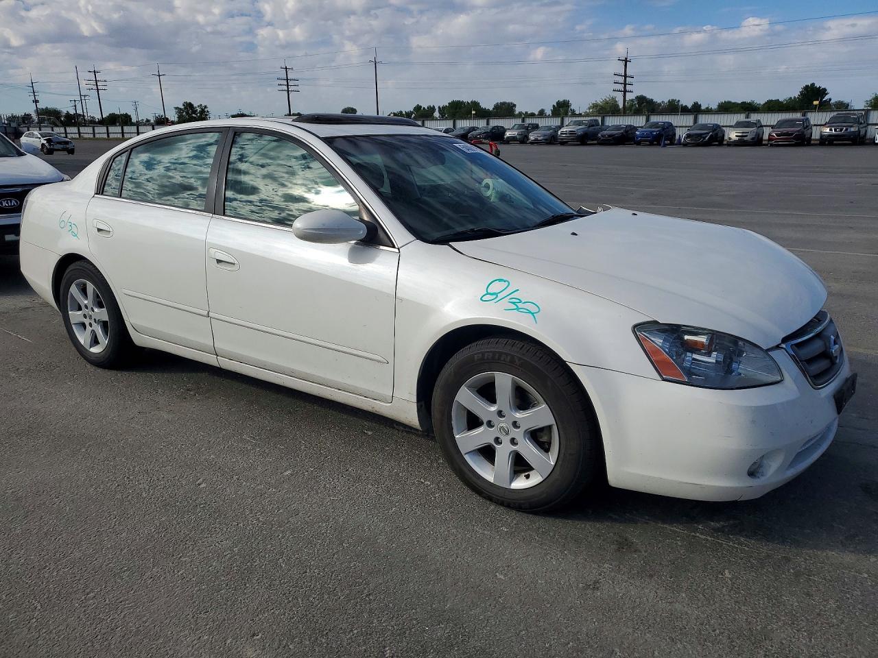 2002 Nissan Altima 2.5 White vin: 1N4AL11D32C147133