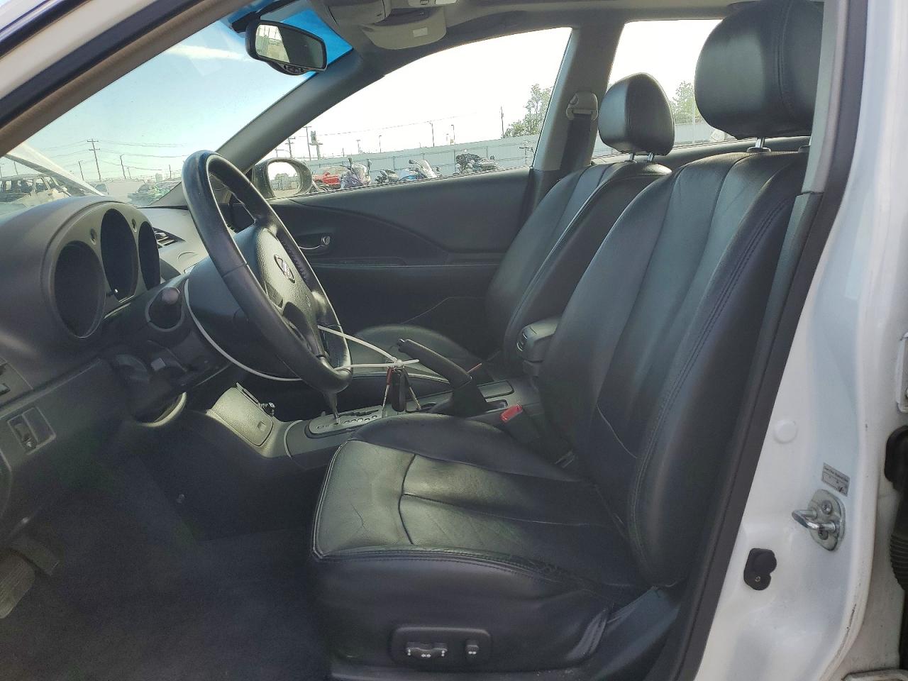 2002 Nissan Altima 2.5 White vin: 1N4AL11D32C147133