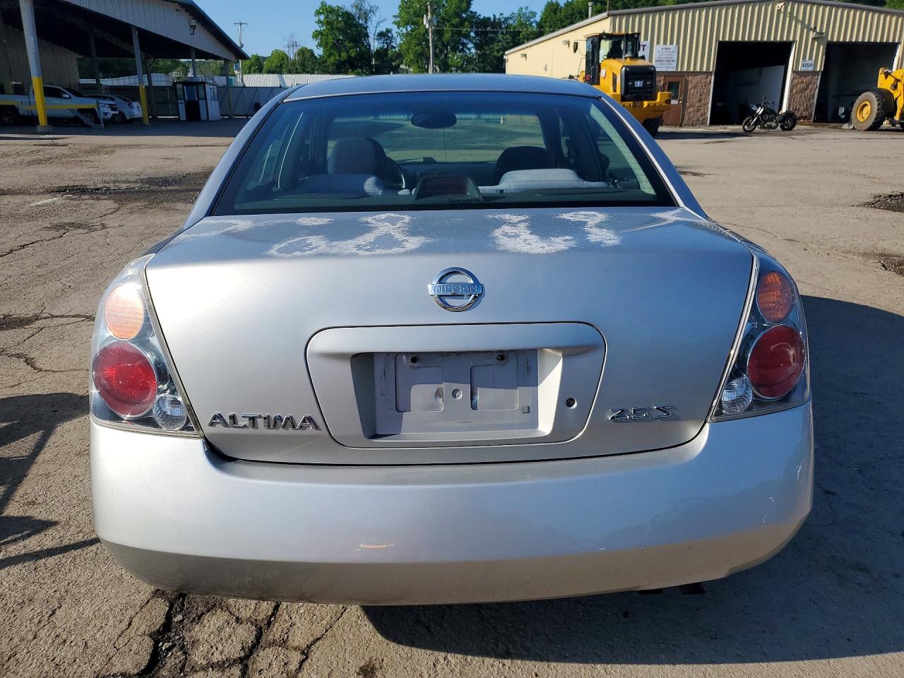 2002 Nissan Altima 2.5 Silver vin: 1N4AL11D32C291846