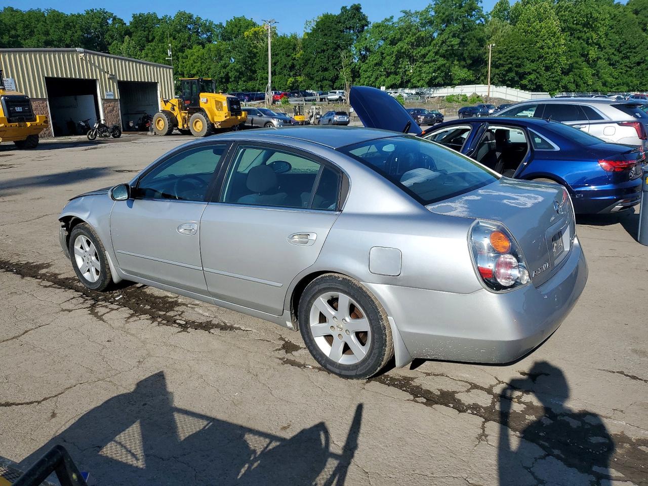 2002 Nissan Altima 2.5 Silver vin: 1N4AL11D32C291846
