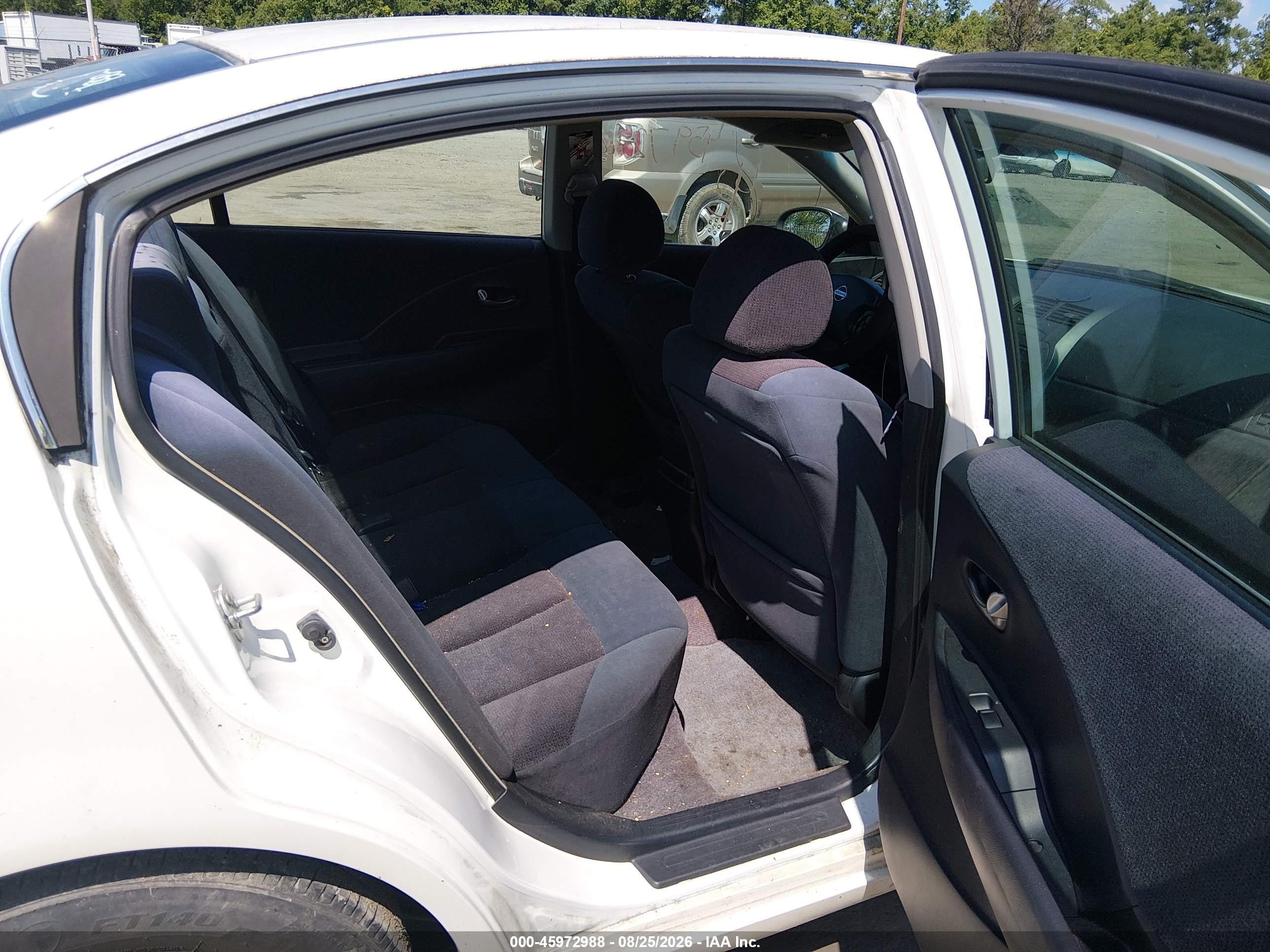 2002 Nissan Altima 2.5 S White vin: 1N4AL11D32C718605