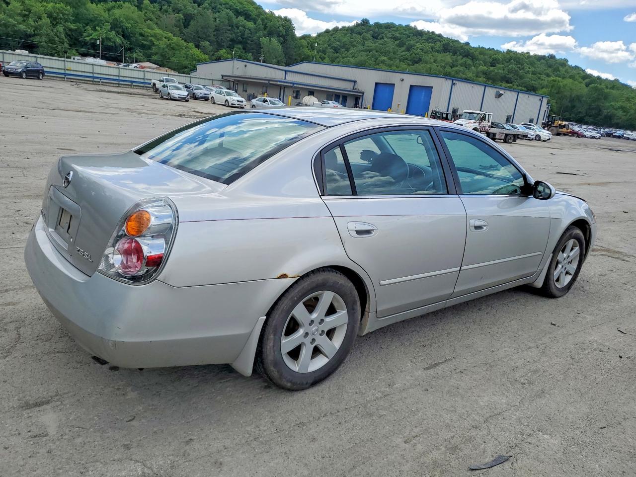 2003 Nissan Altima 2.5 Silver vin: 1N4AL11D33C174656