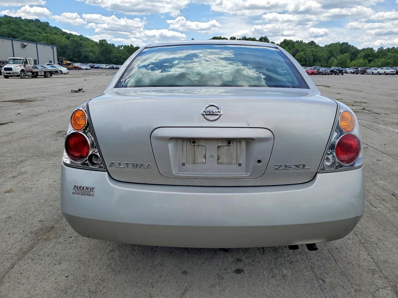 2003 Nissan Altima 2.5 Silver vin: 1N4AL11D33C174656