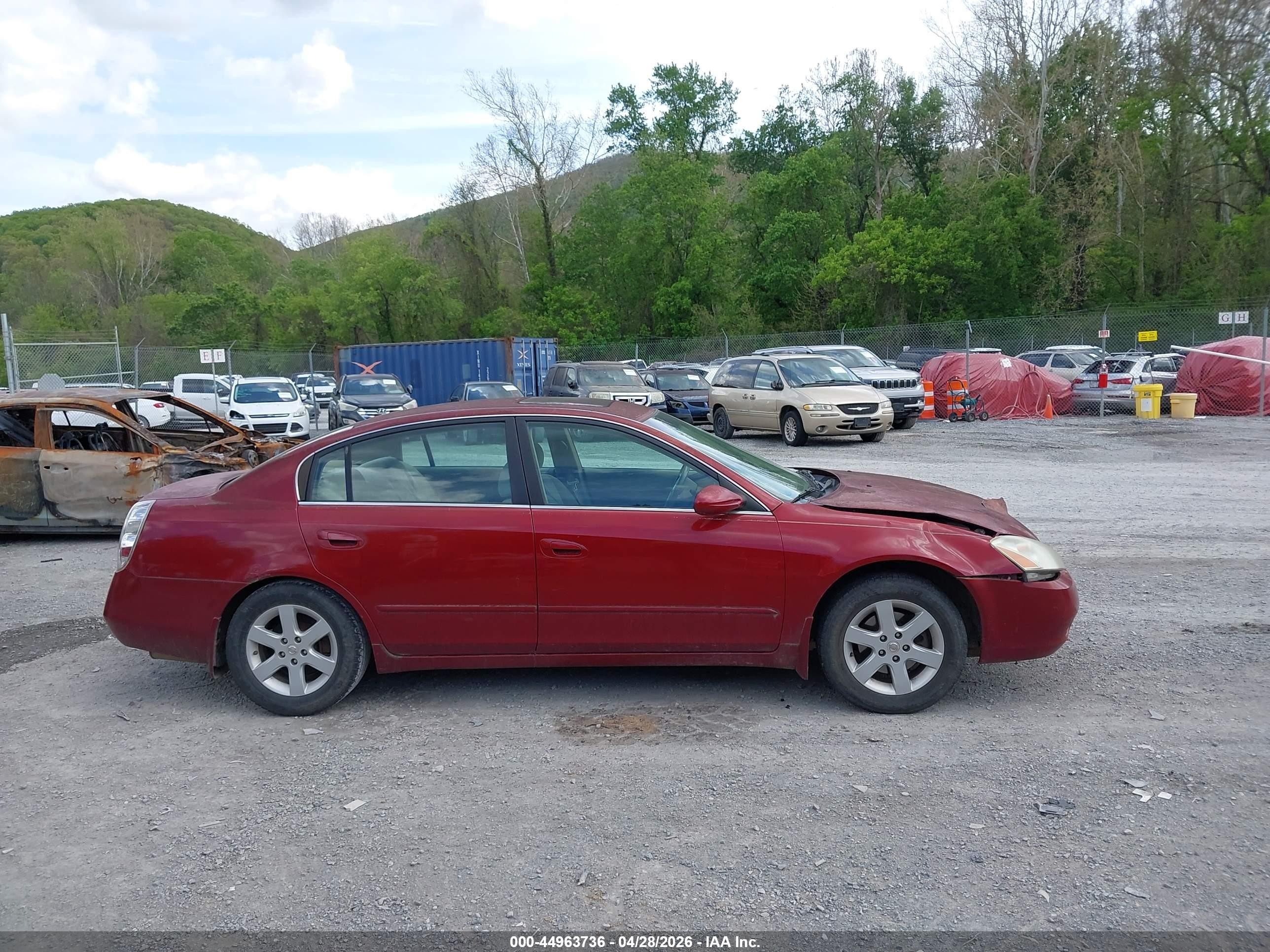 2003 Nissan Altima 2.5 S Burgundy vin: 1N4AL11D33C228683