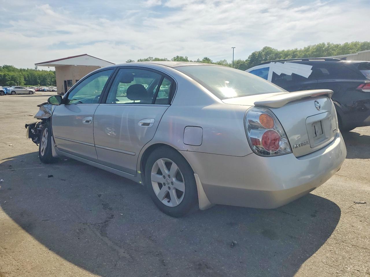 2004 Nissan Altima 2.5 Silver vin: 1N4AL11D34C192981