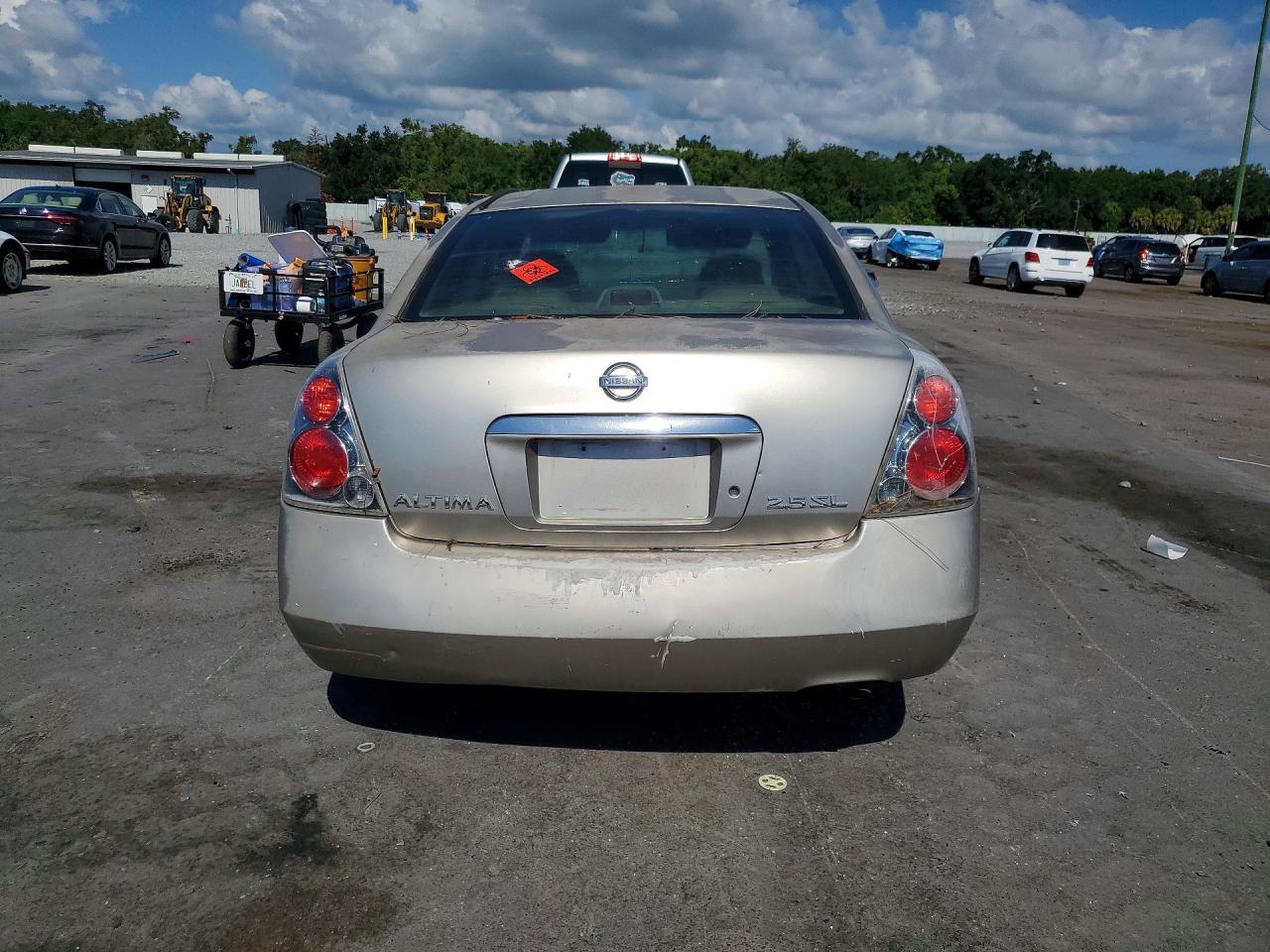 2005 Nissan Altima 2.5 Gold vin: 1N4AL11D35C278437