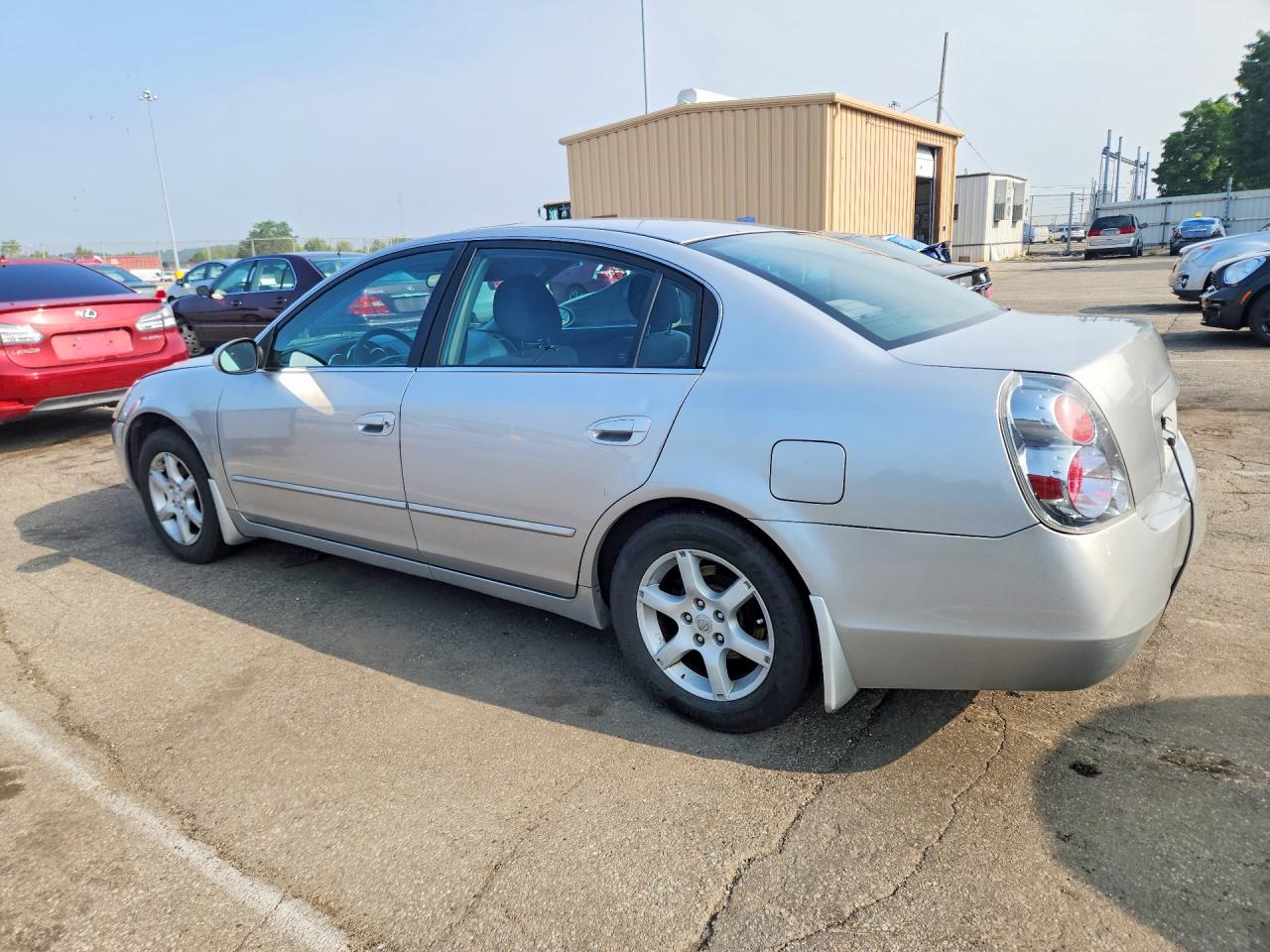 2005 Nissan Altima 2.5 Silver vin: 1N4AL11D35N495930