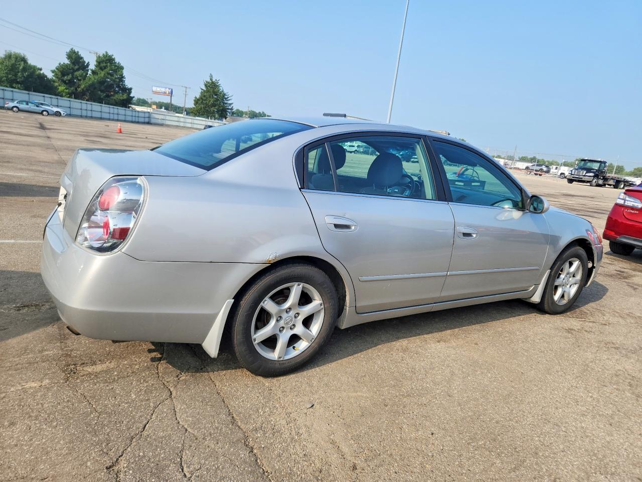 2005 Nissan Altima 2.5 Silver vin: 1N4AL11D35N495930