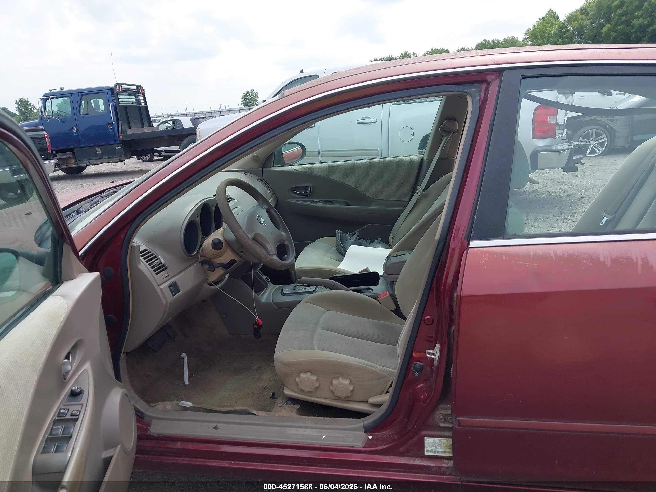 2002 Nissan Altima 2.5 S Red vin: 1N4AL11D42C238072