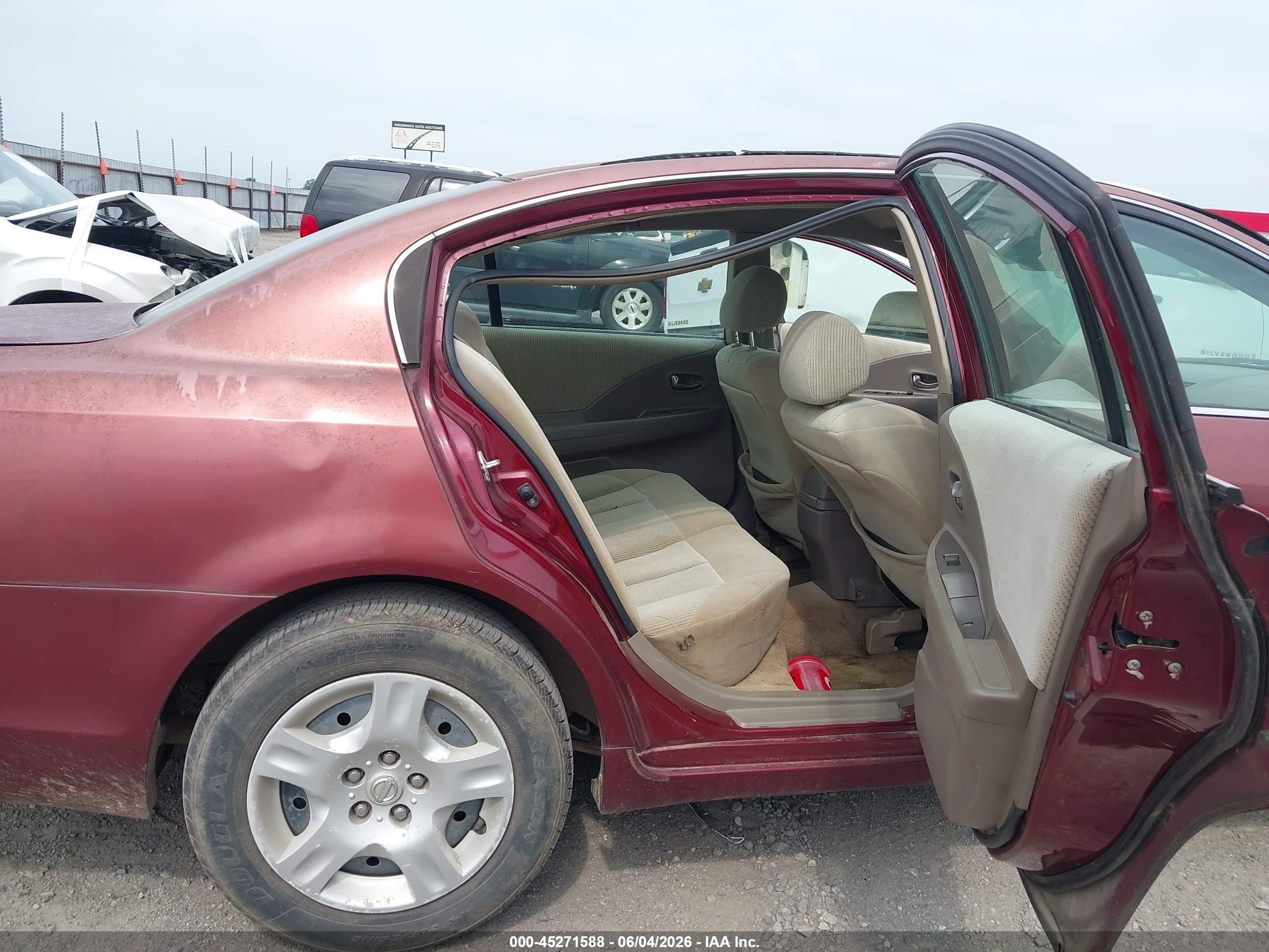 2002 Nissan Altima 2.5 S Red vin: 1N4AL11D42C238072